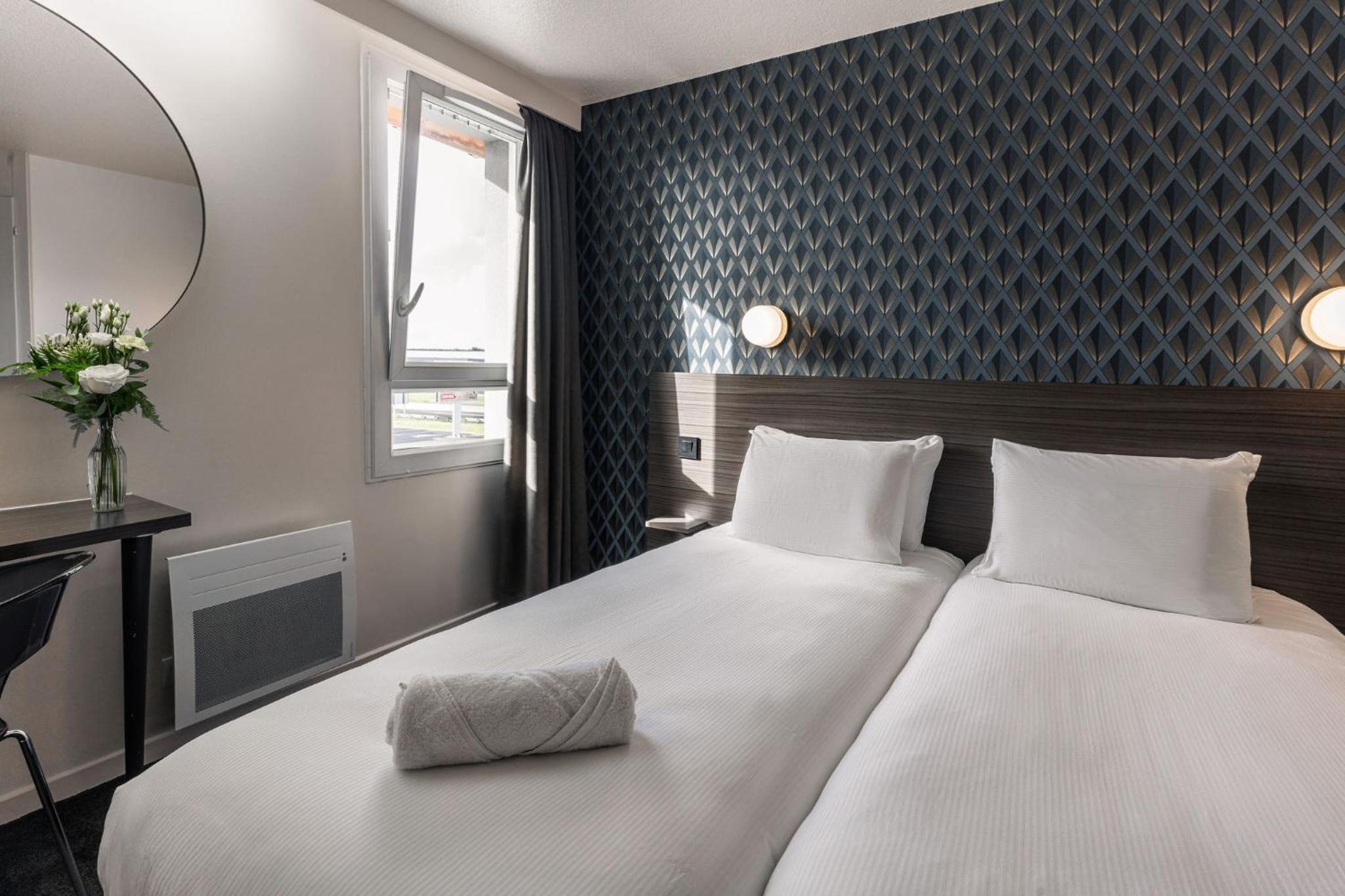 Standard Twin Room - Photo 3