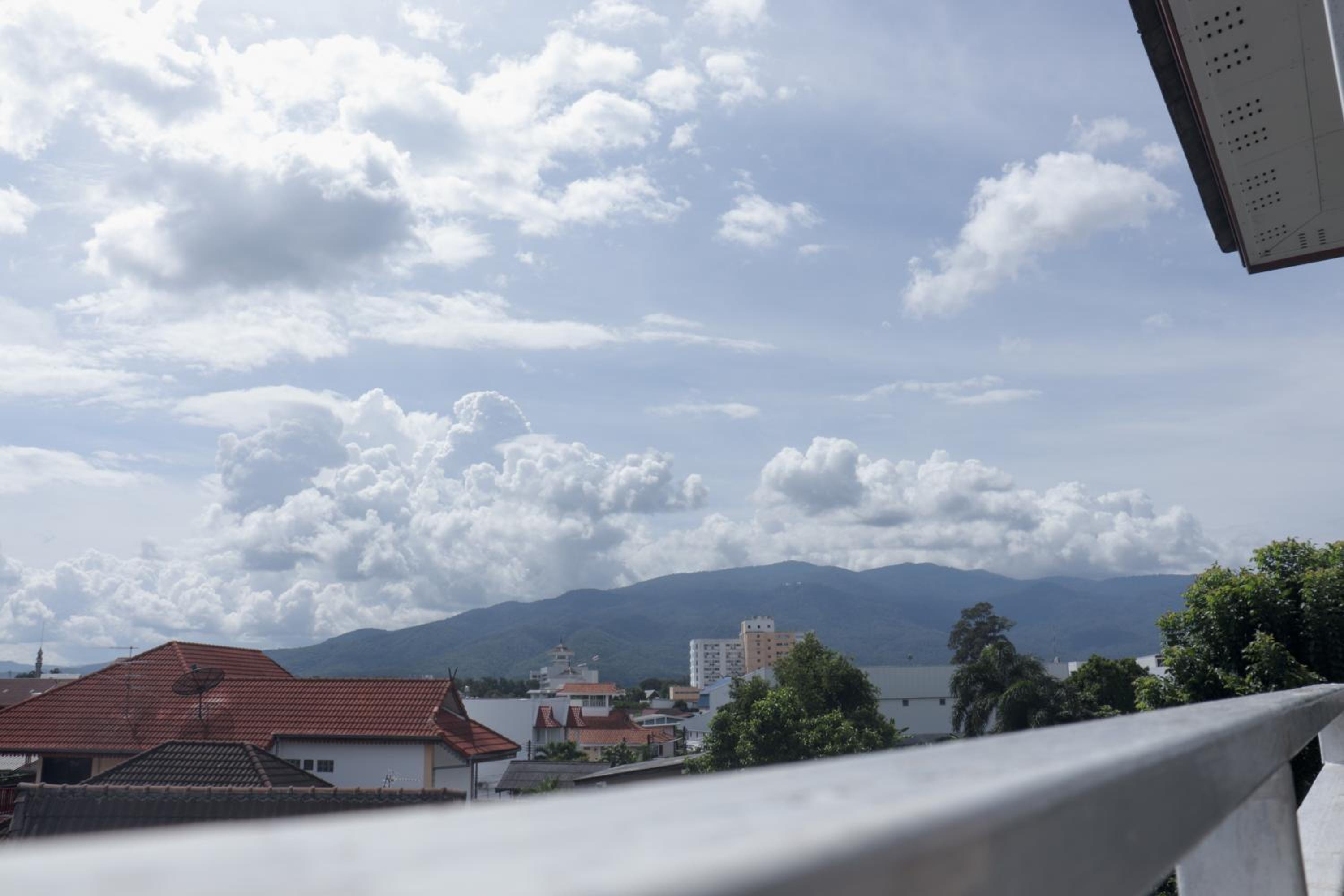 Deluxe Double Room with Balcony - Photo 5