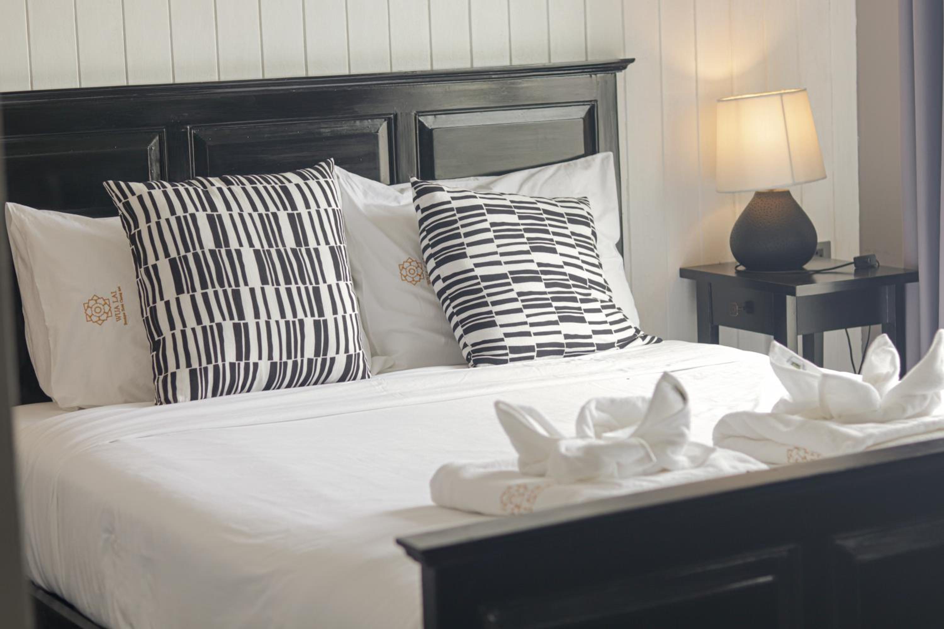 Deluxe Double Room with Balcony - Photo 25