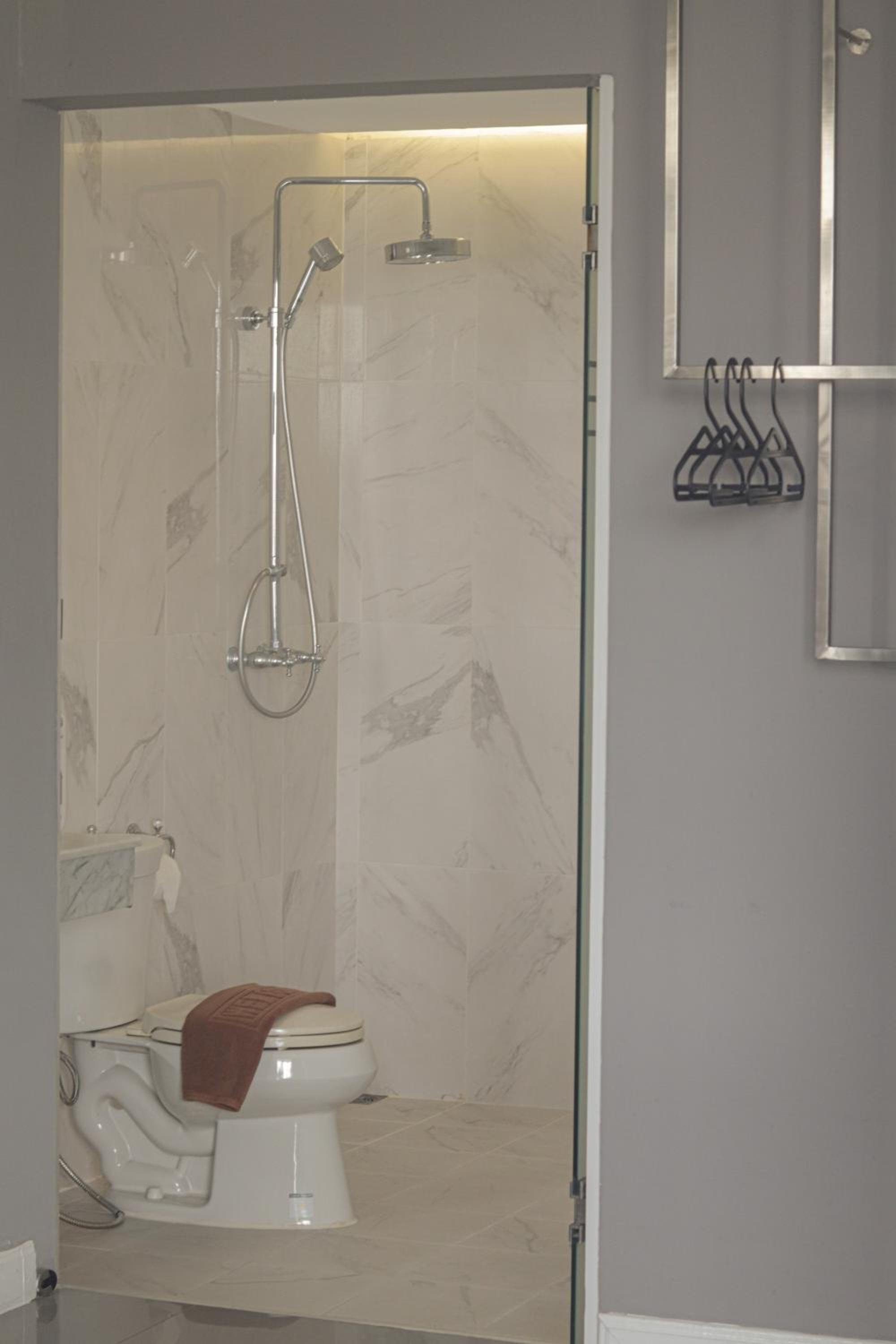 Deluxe Double Room with Balcony - Photo 4