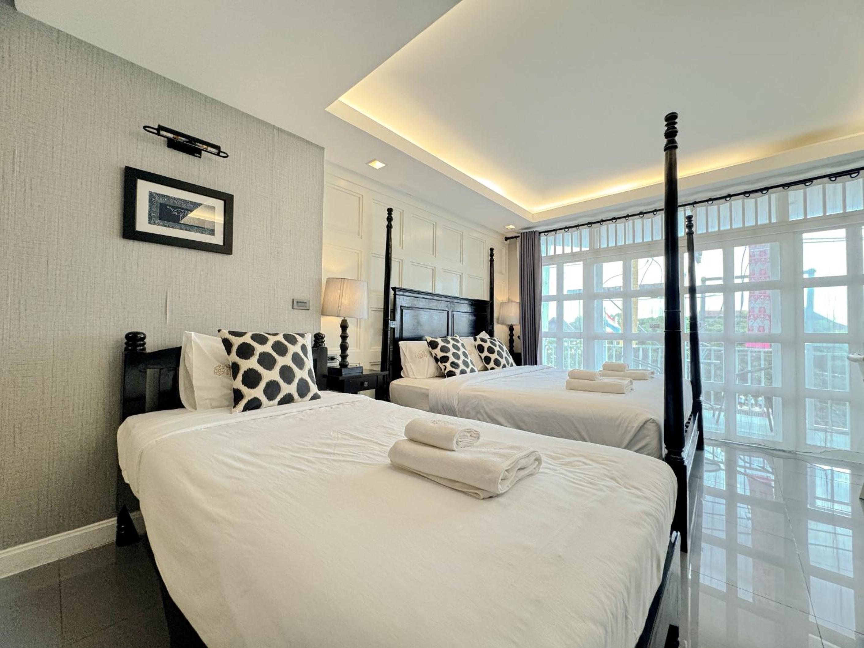 Family Room with Balcony - Photo 20