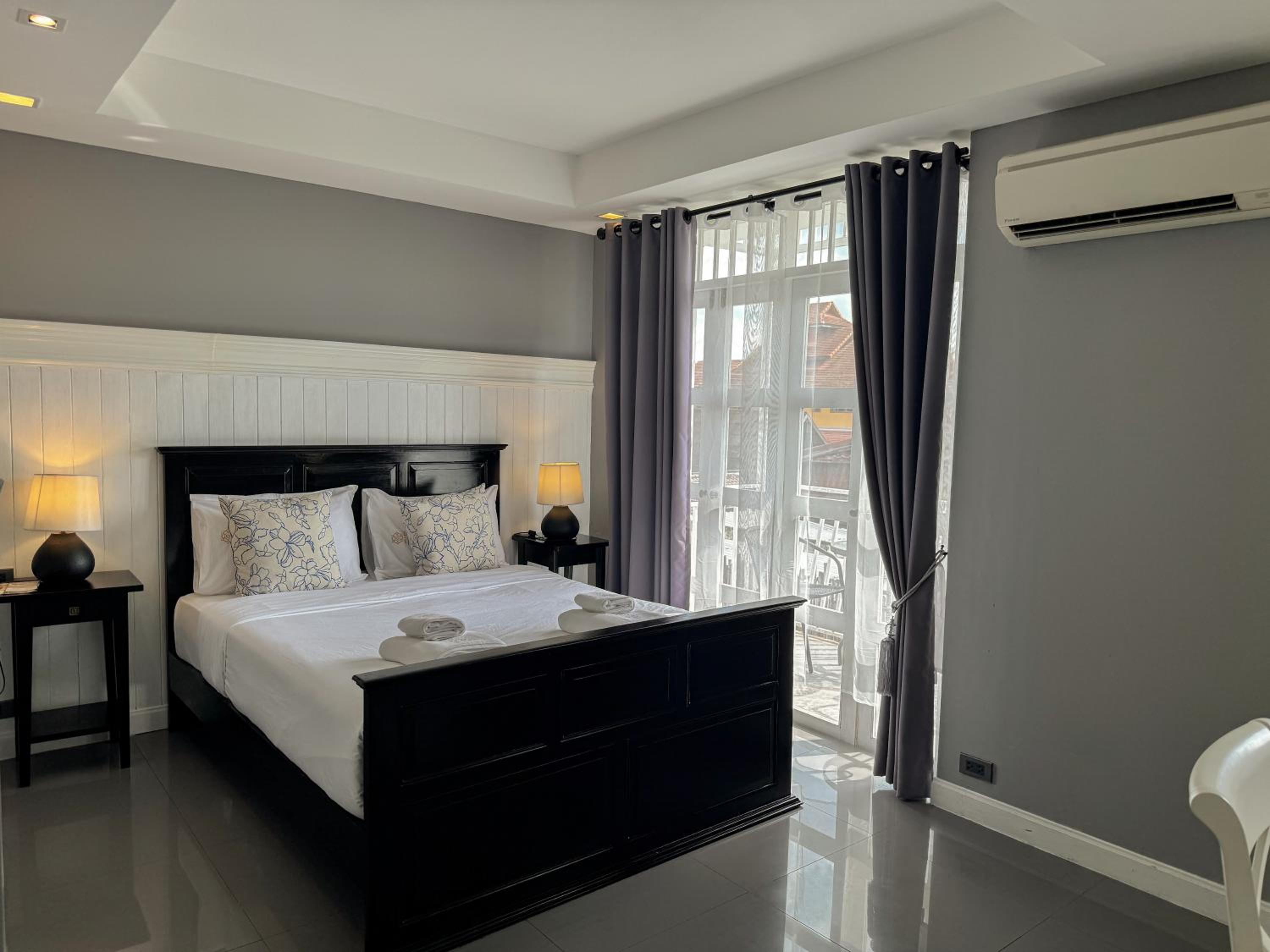 Deluxe Double Room with Balcony - Photo 1