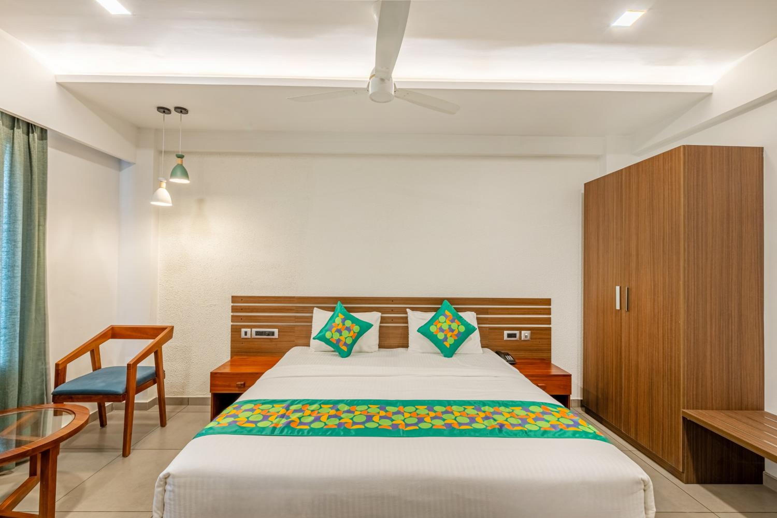 Deluxe Room - Photo 8