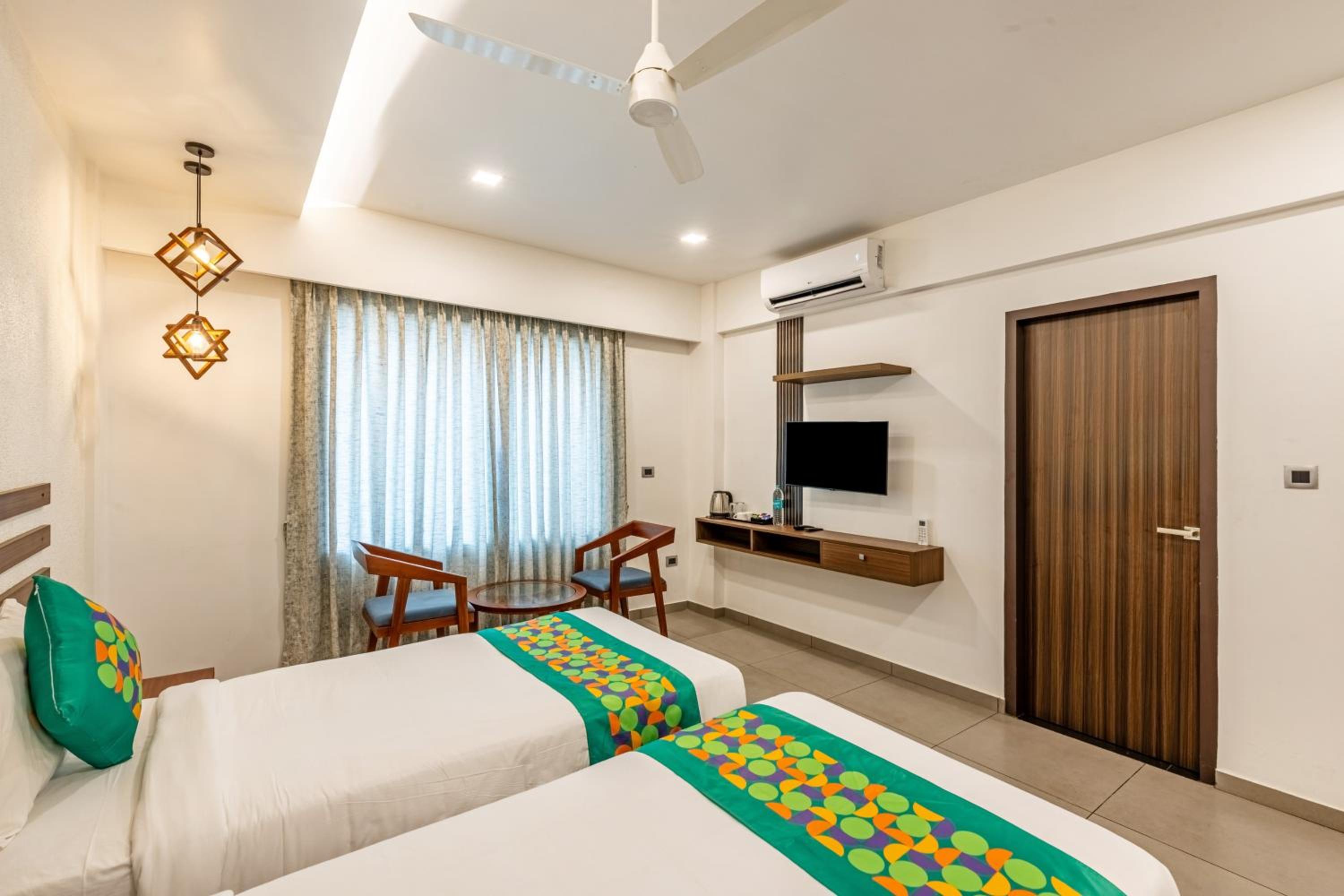 Deluxe Room - Photo 2