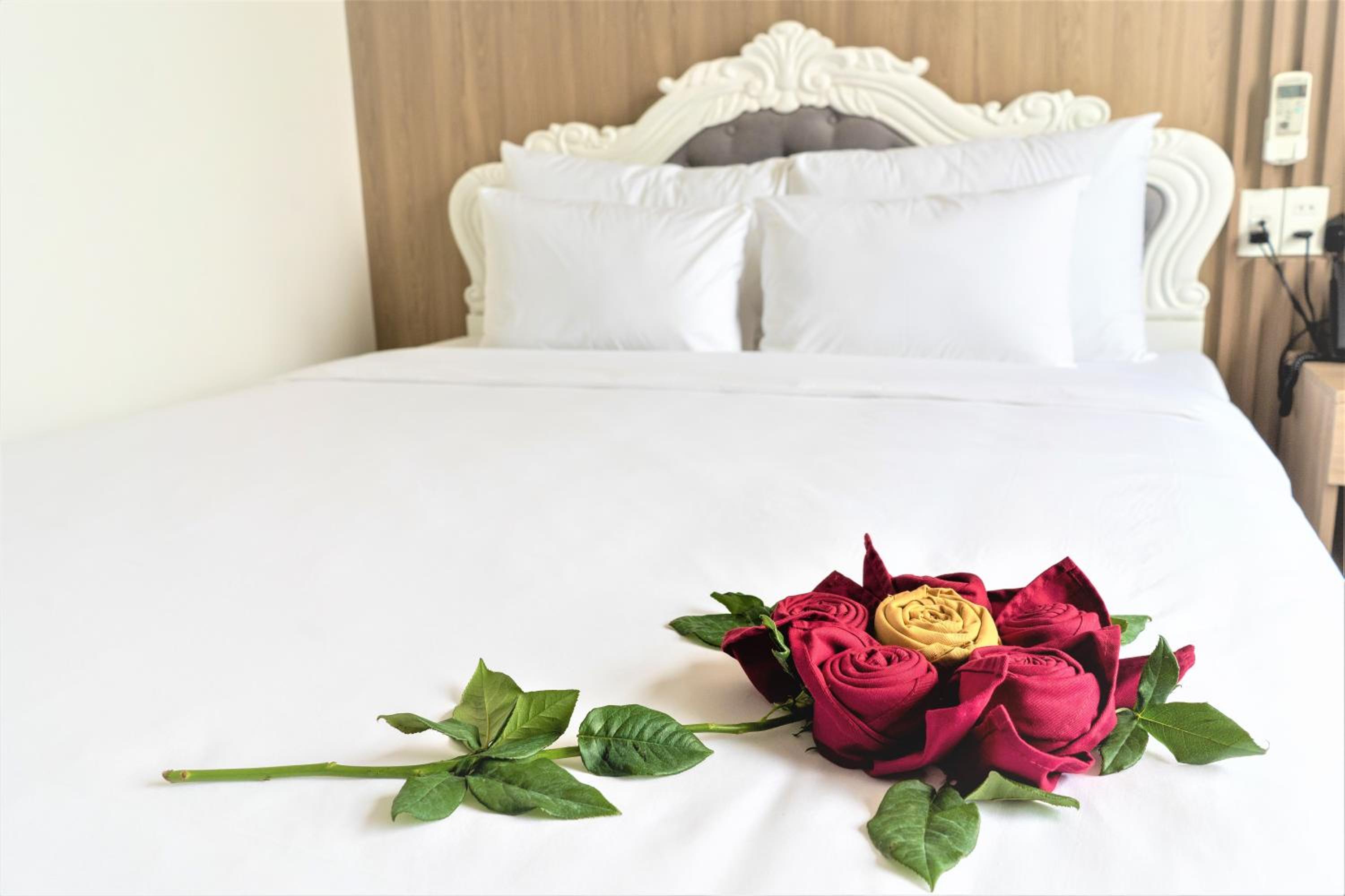 Deluxe Double Room with City View - Photo 6