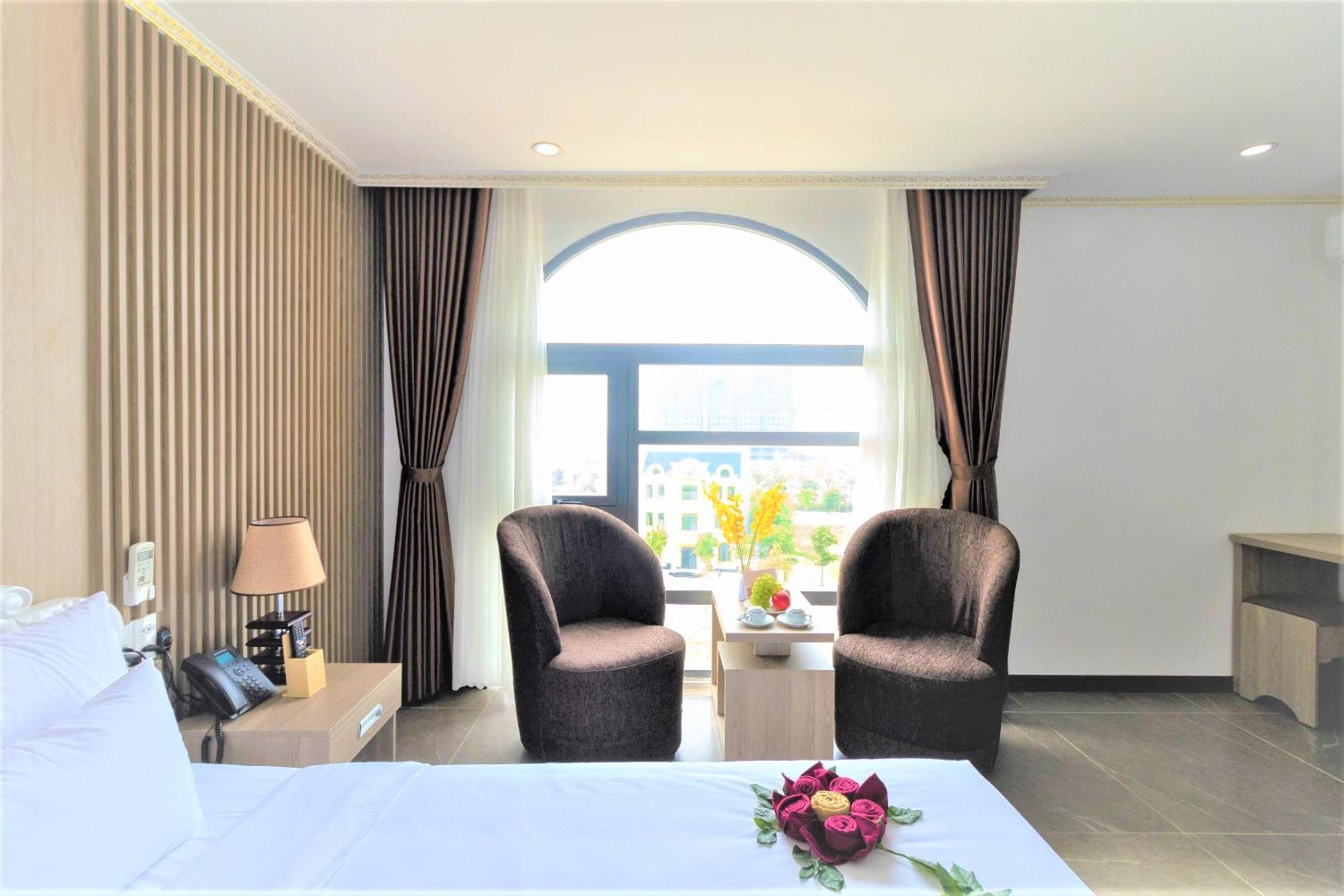 Deluxe Double Room with City View - Photo 1