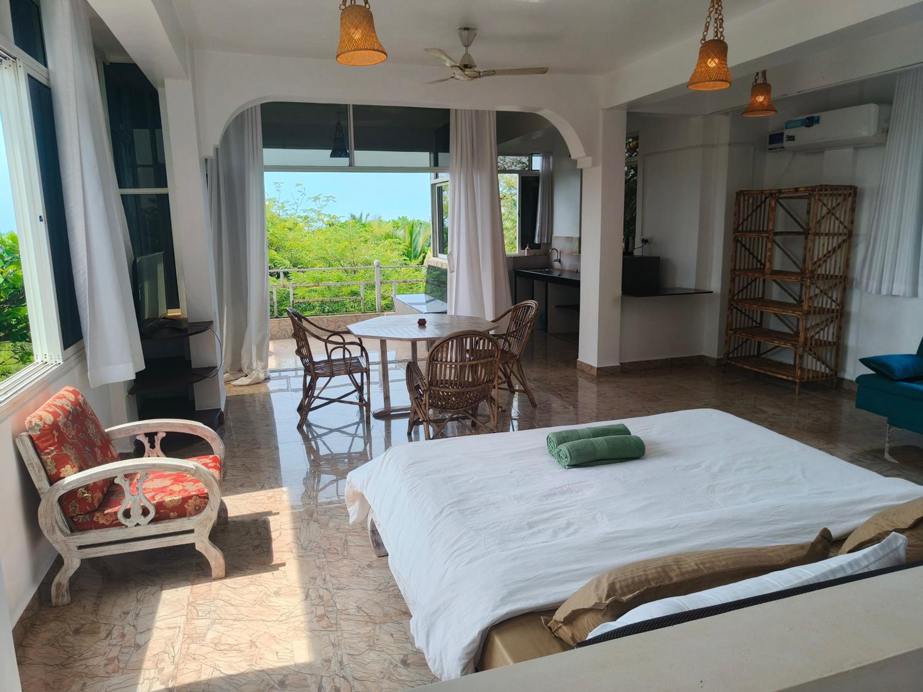 Studio Apartment with Sea View photo 1
