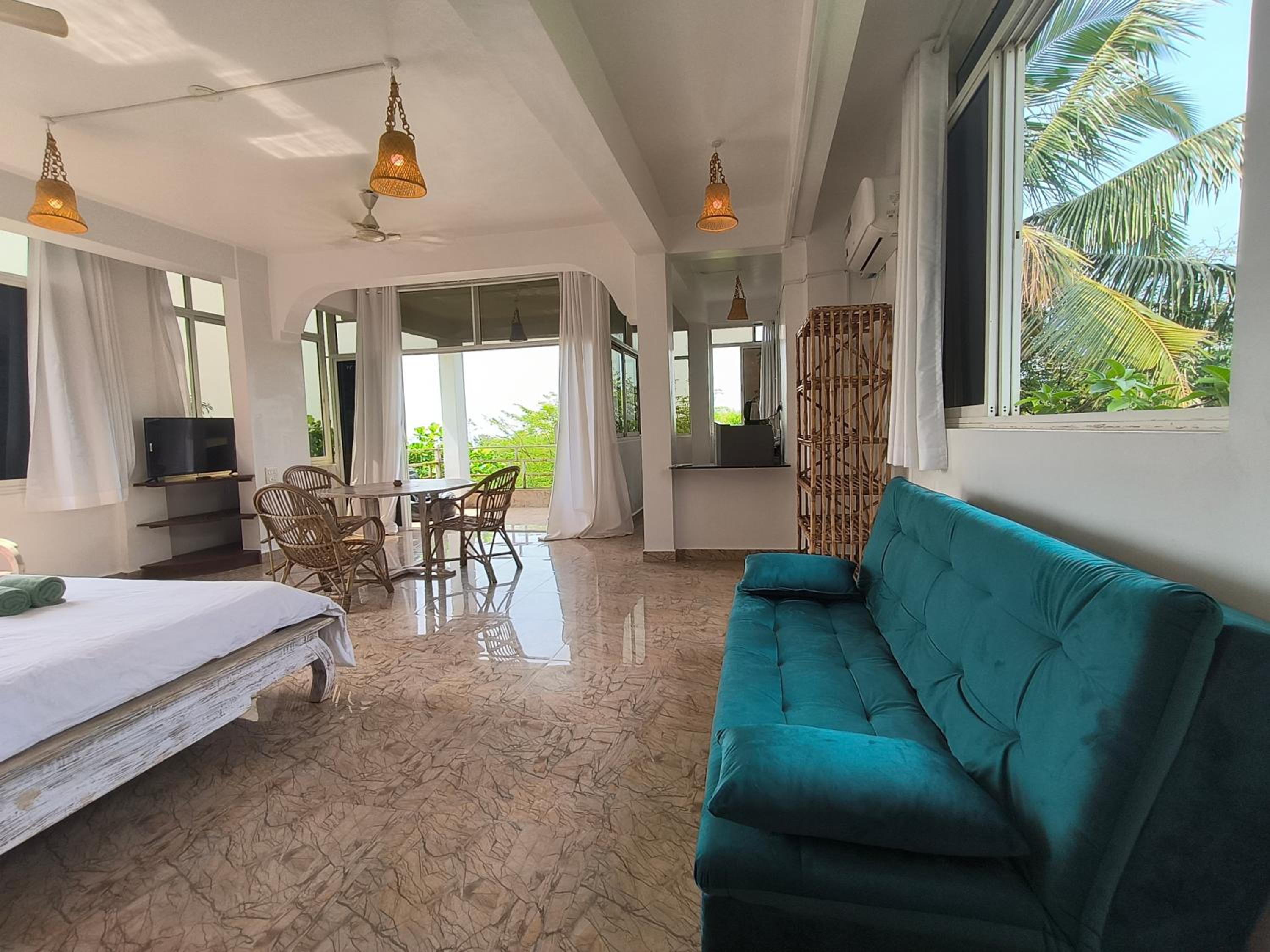 Studio Apartment with Sea View photo 2