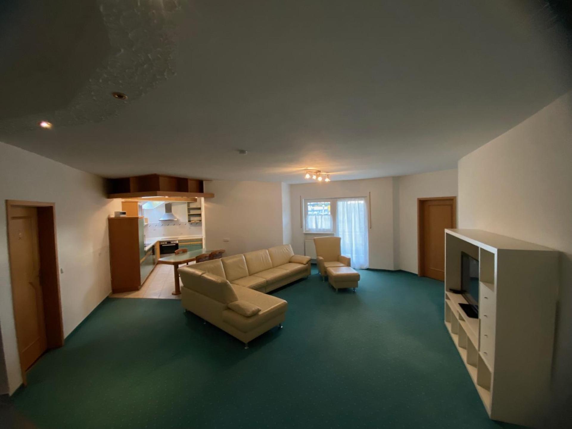 Four-Bedroom Apartment with Balcony  photo 1