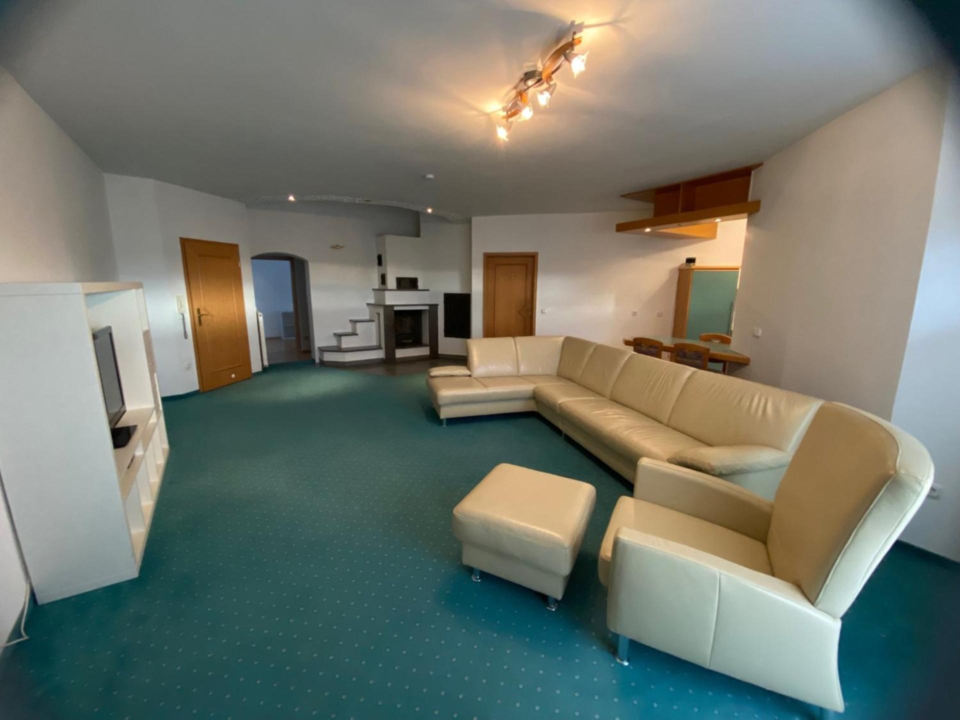 Four-Bedroom Apartment with Balcony  photo 3