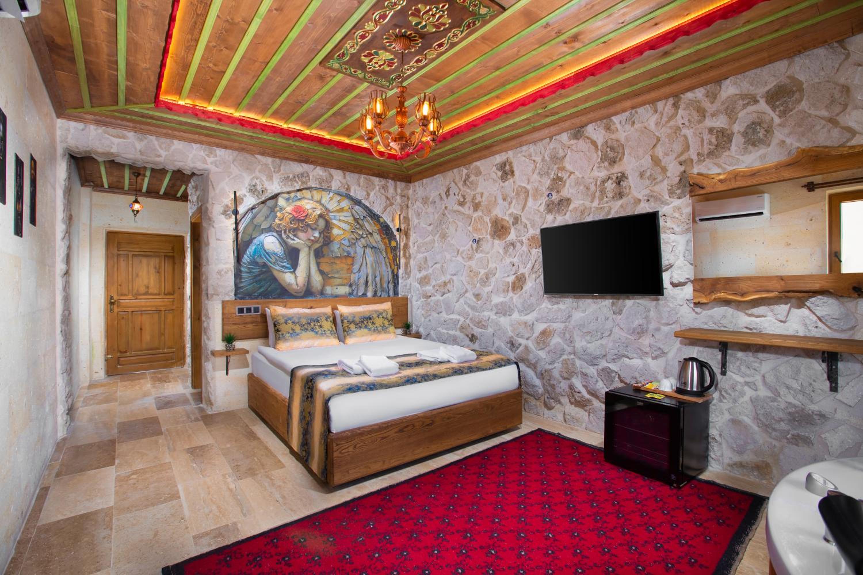 Queen Suite With Spa Bath photo 1
