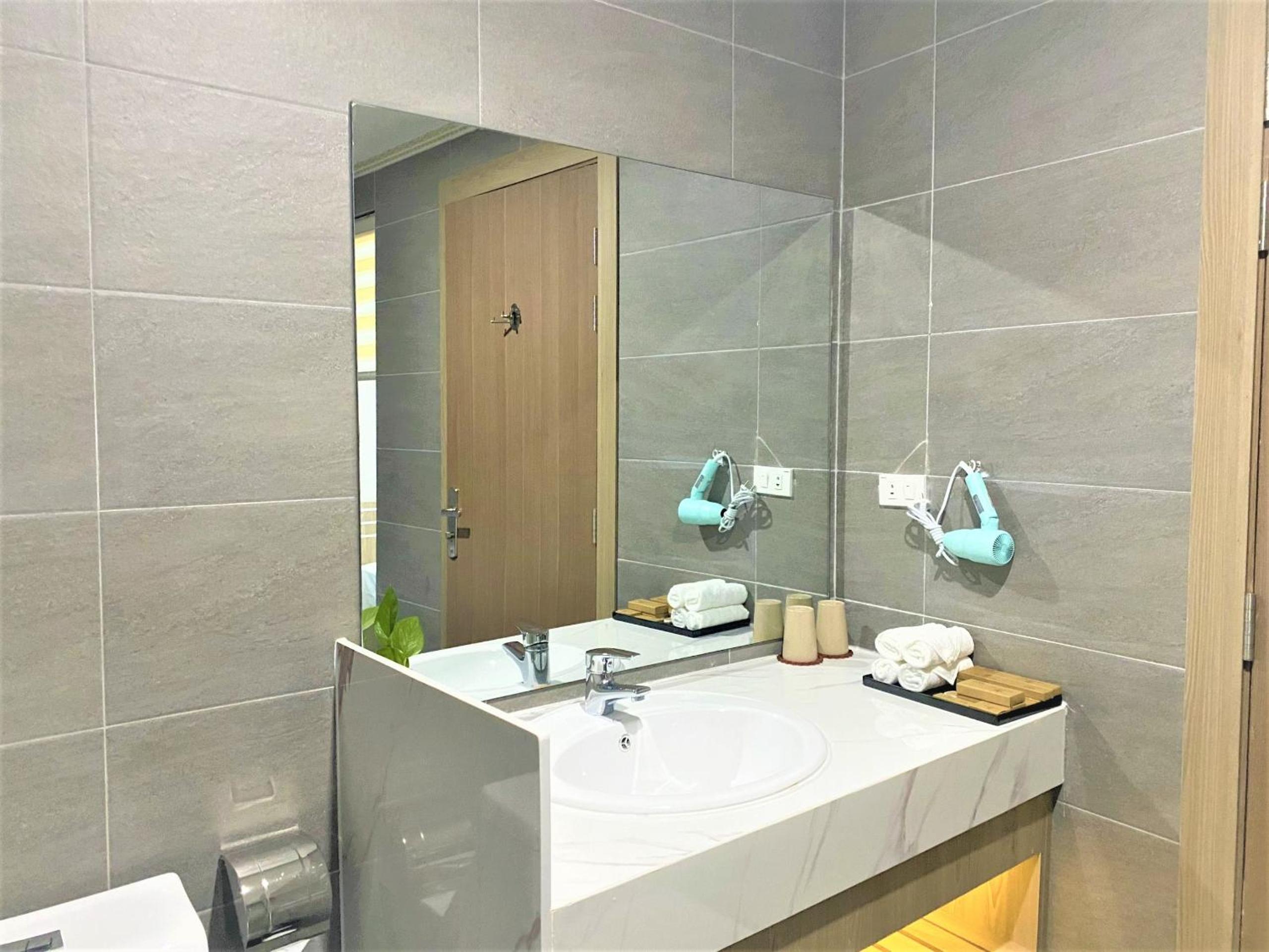 Family Suite with River View - Photo 6