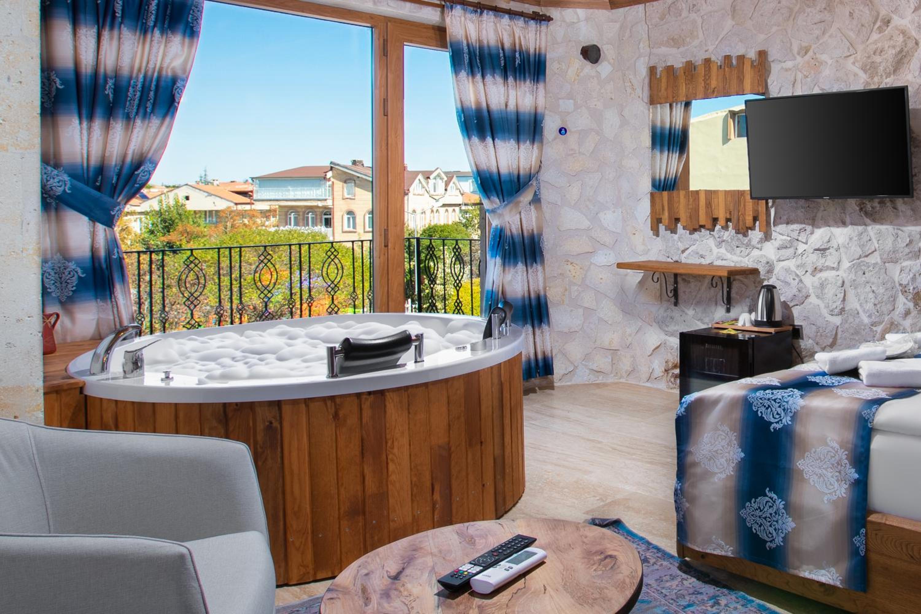Deluxe Double Room With Balcony photo 2