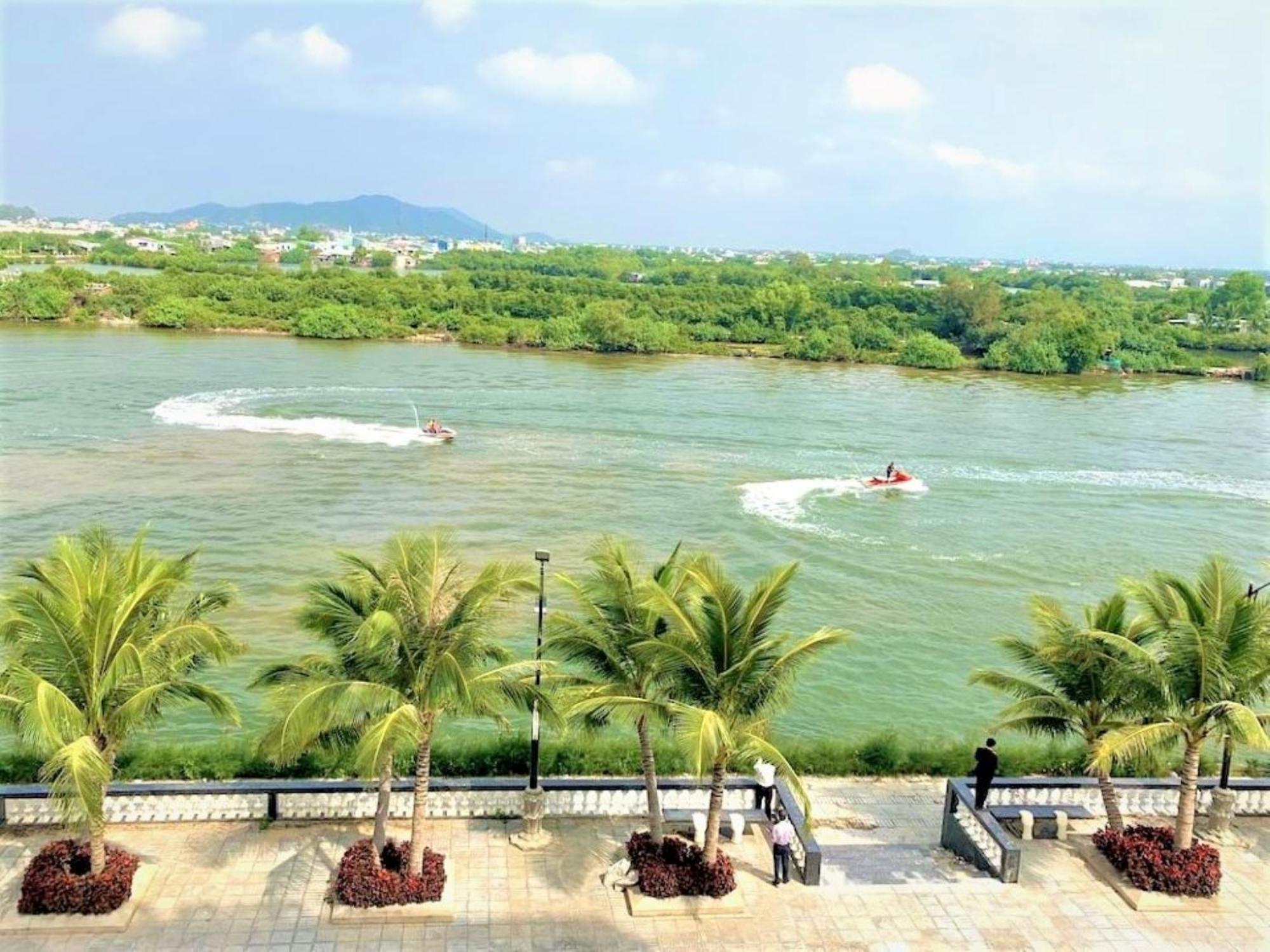 Family Suite with River View - Photo 7