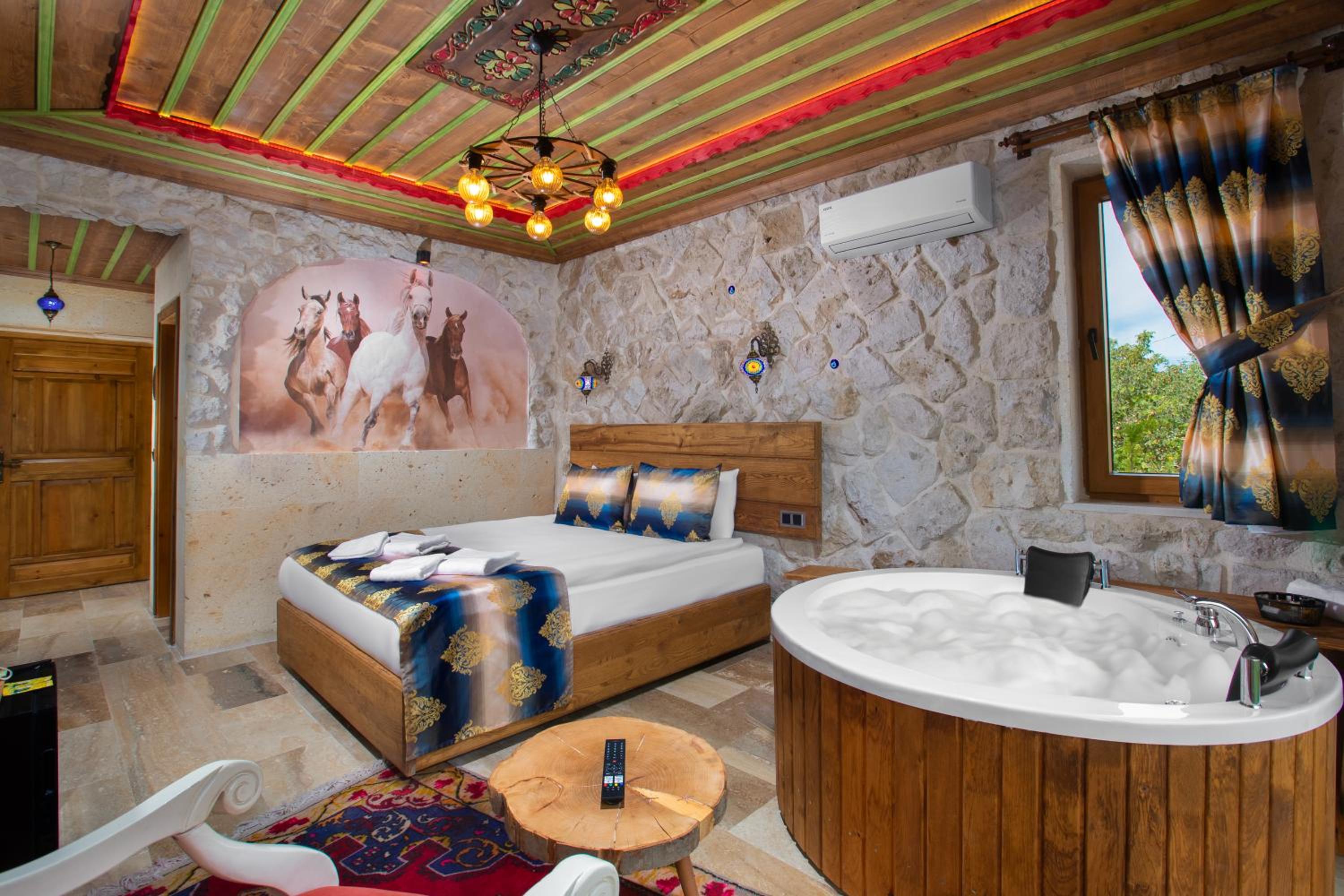 King Suite With Spa Bath photo 3
