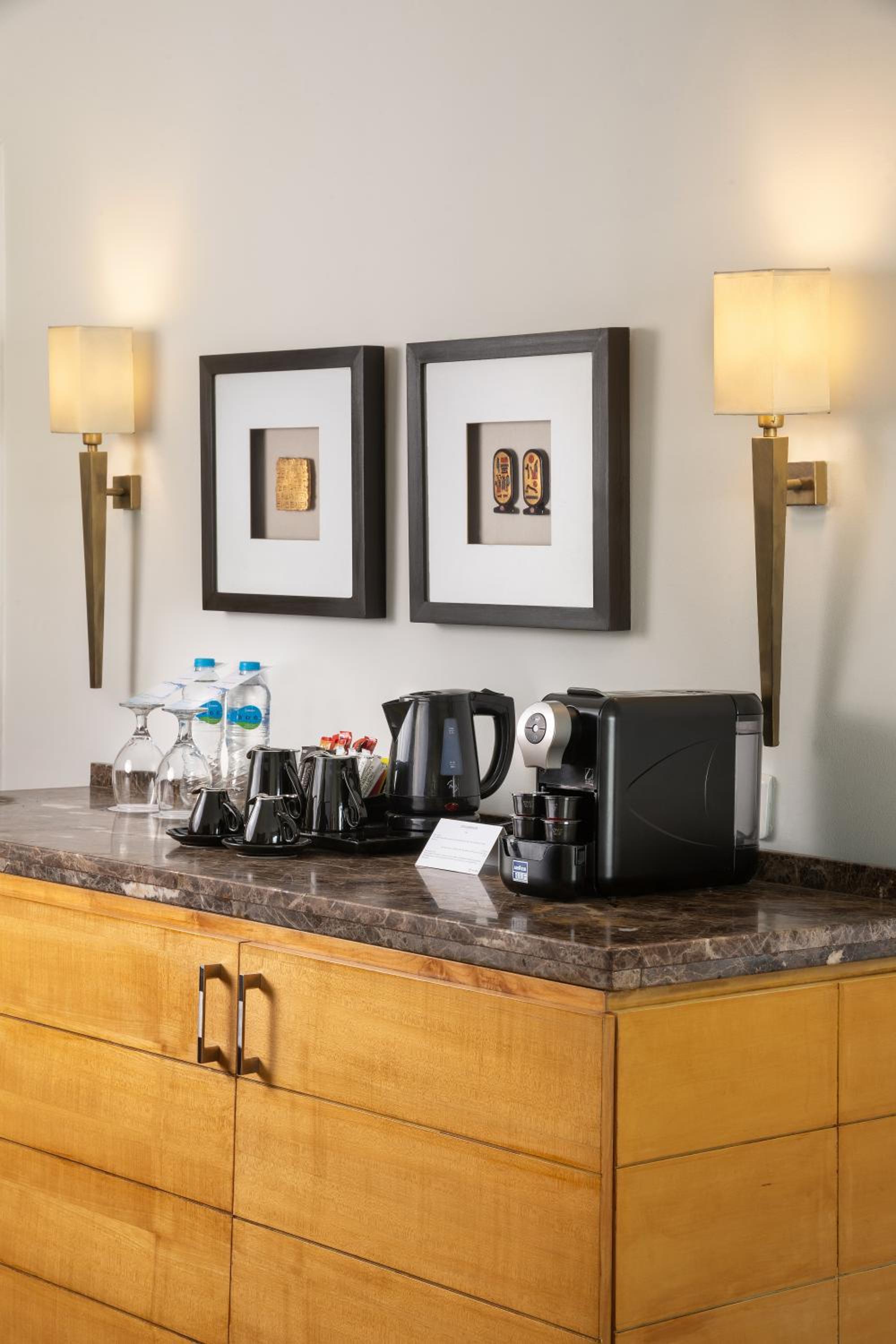 Executive Suite - Photo 8