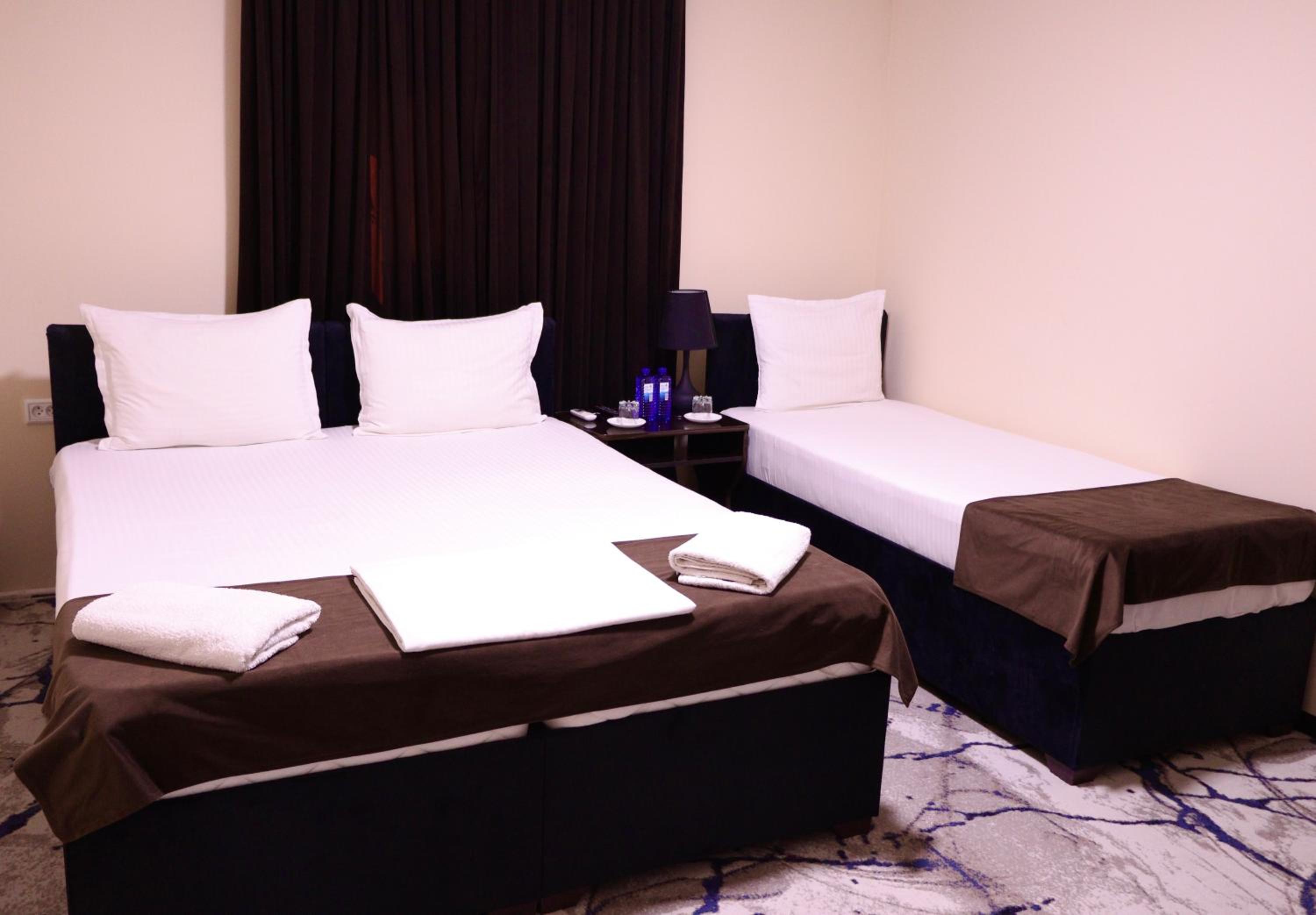 Comfort Triple Room with Shower photo 2