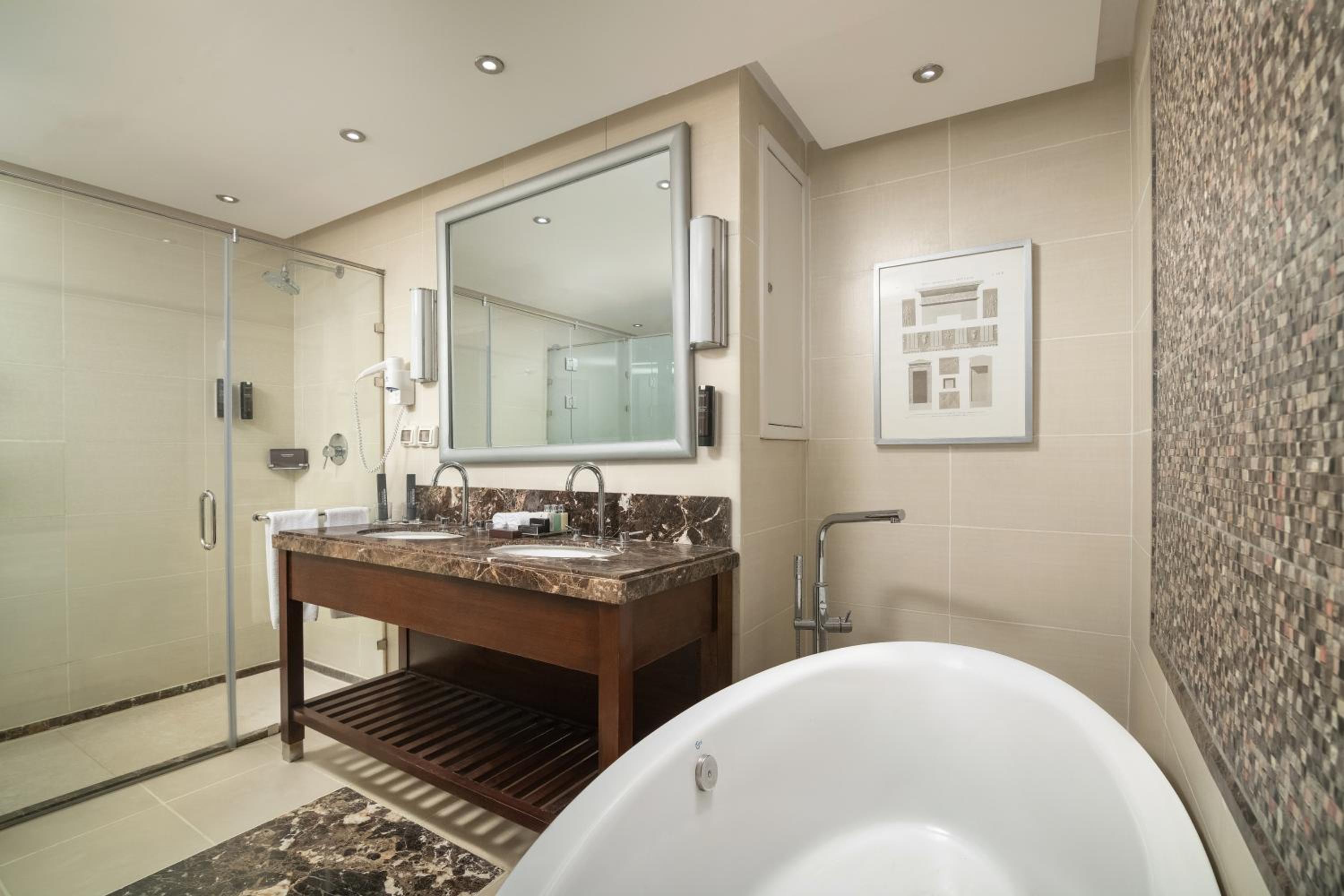 Executive Suite - Photo 9