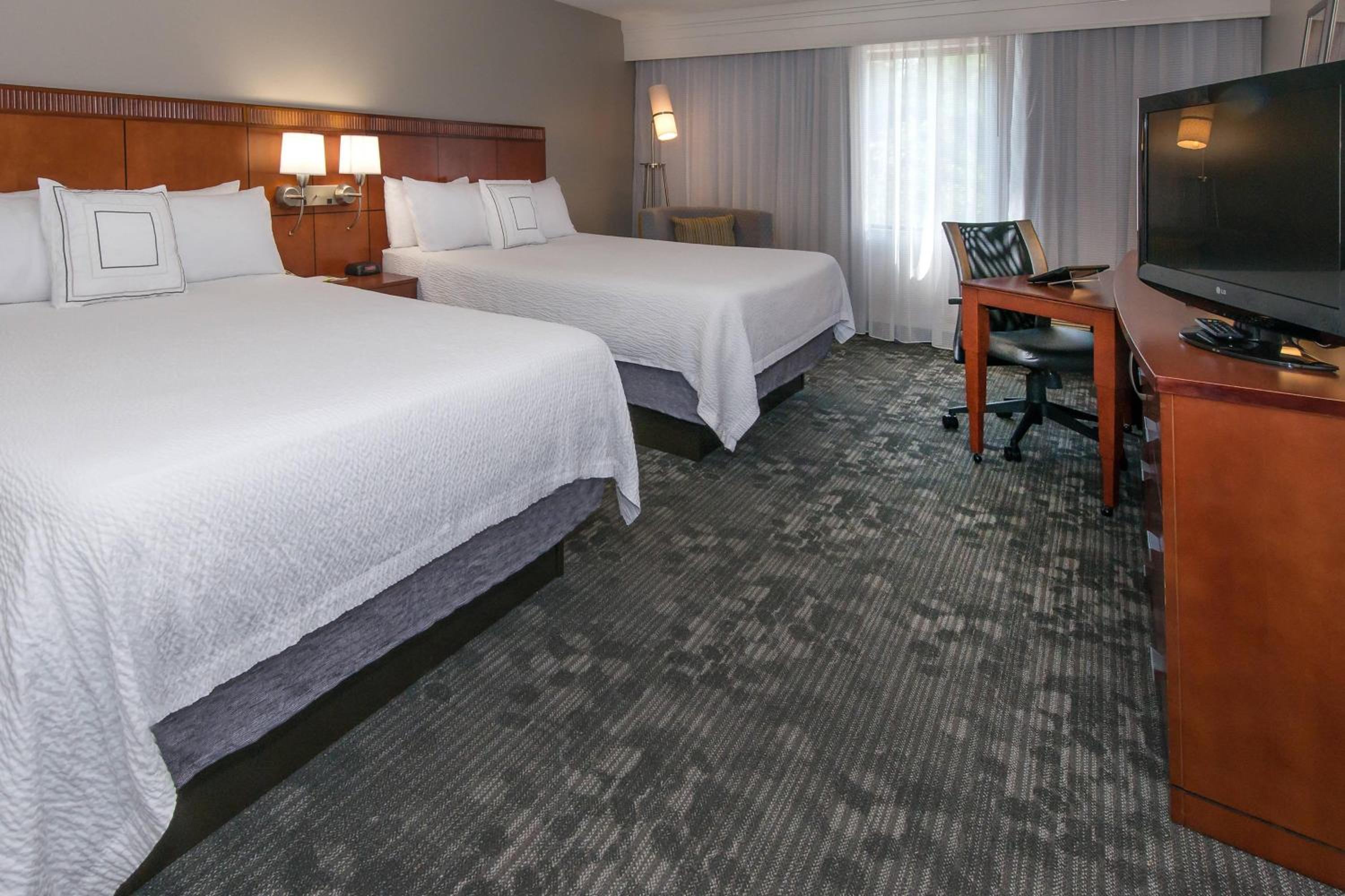 Queen Room with Two Queen Beds - Photo 1