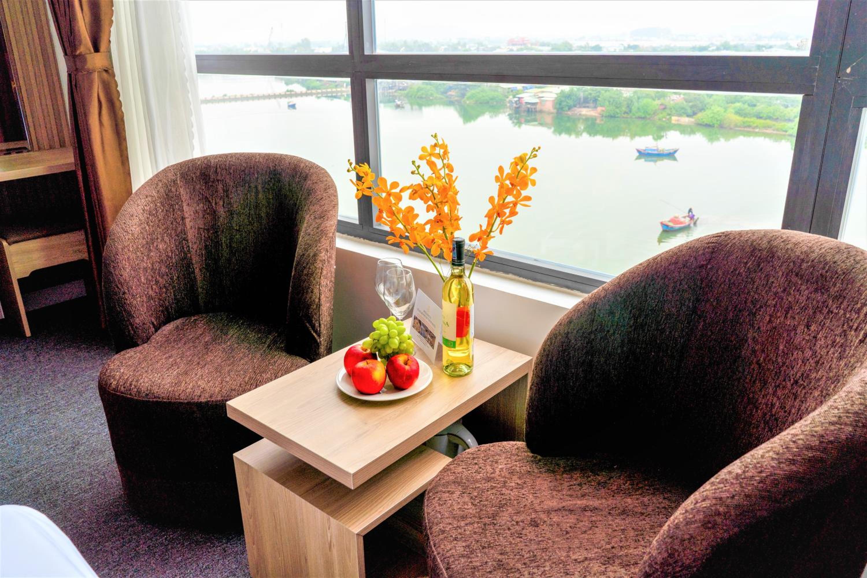 Premier Deluxe Double Room with River View - Photo 9