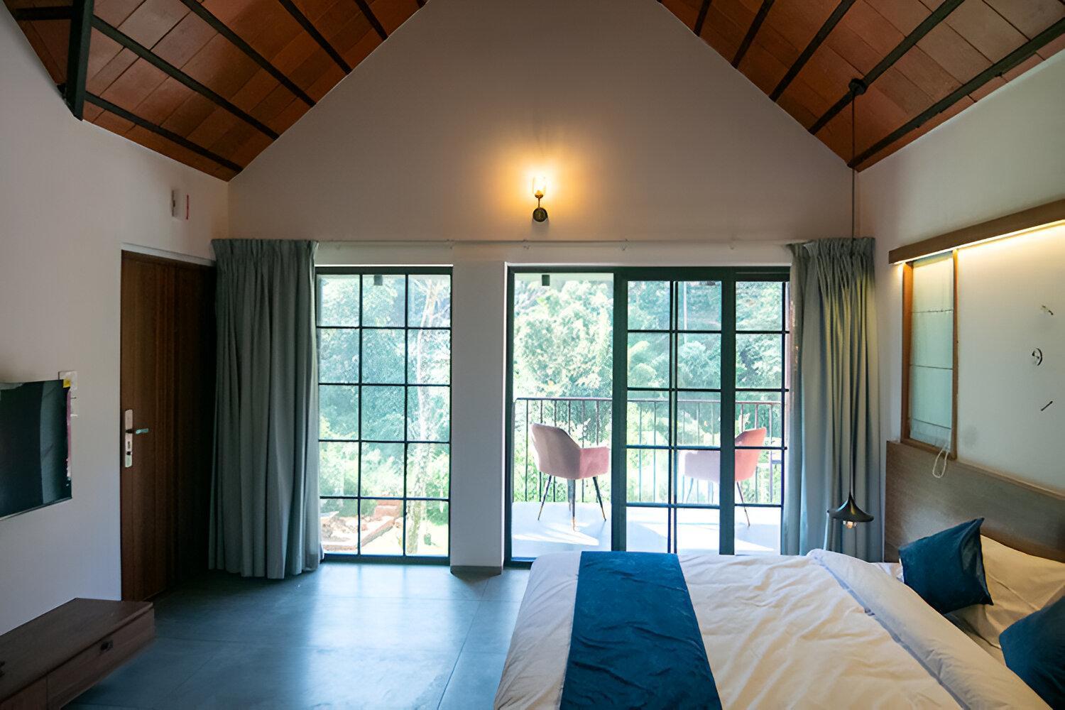 Superior Suite - Photo 15