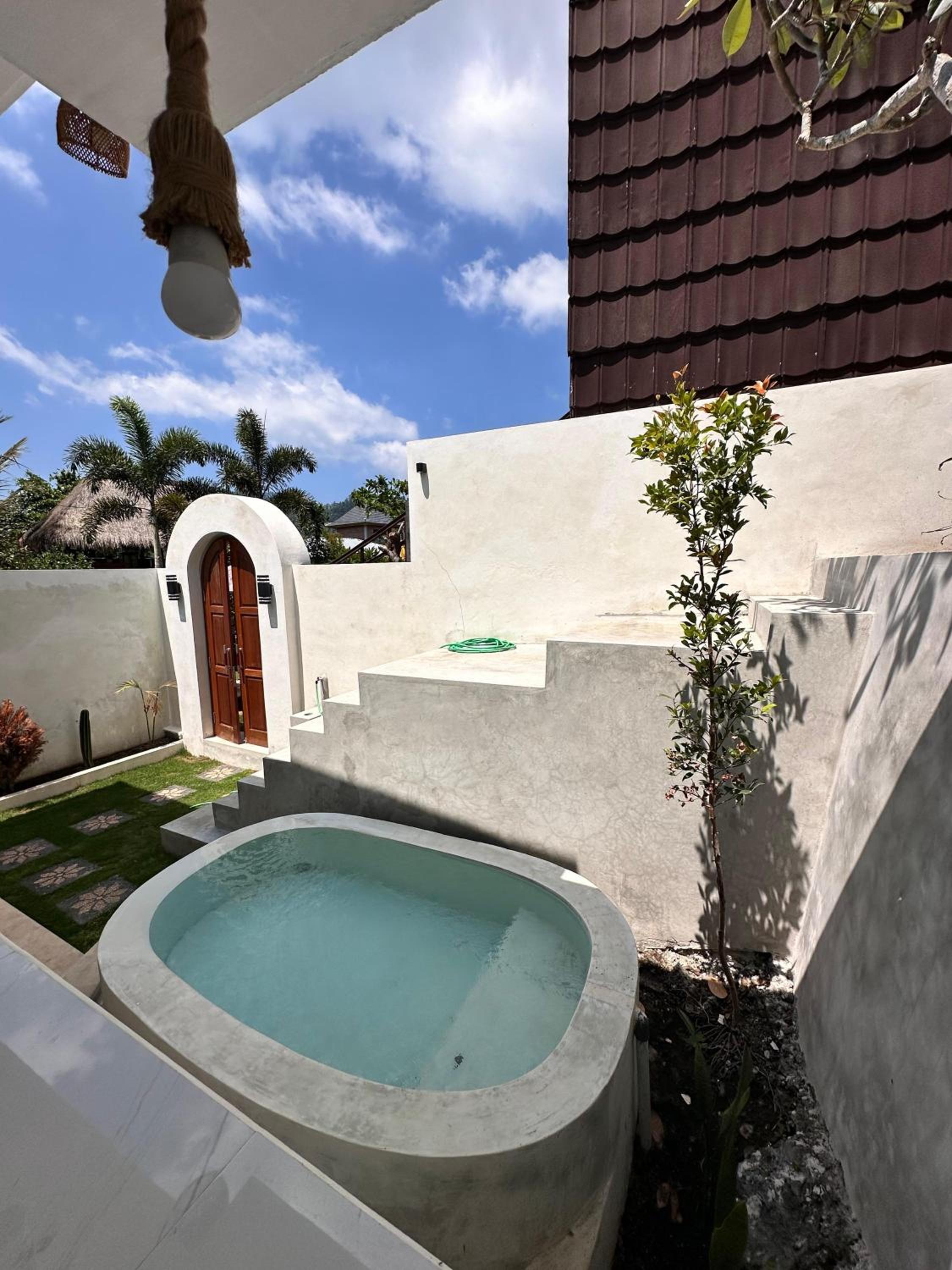 Deluxe Double Room with Balcony - Photo 4