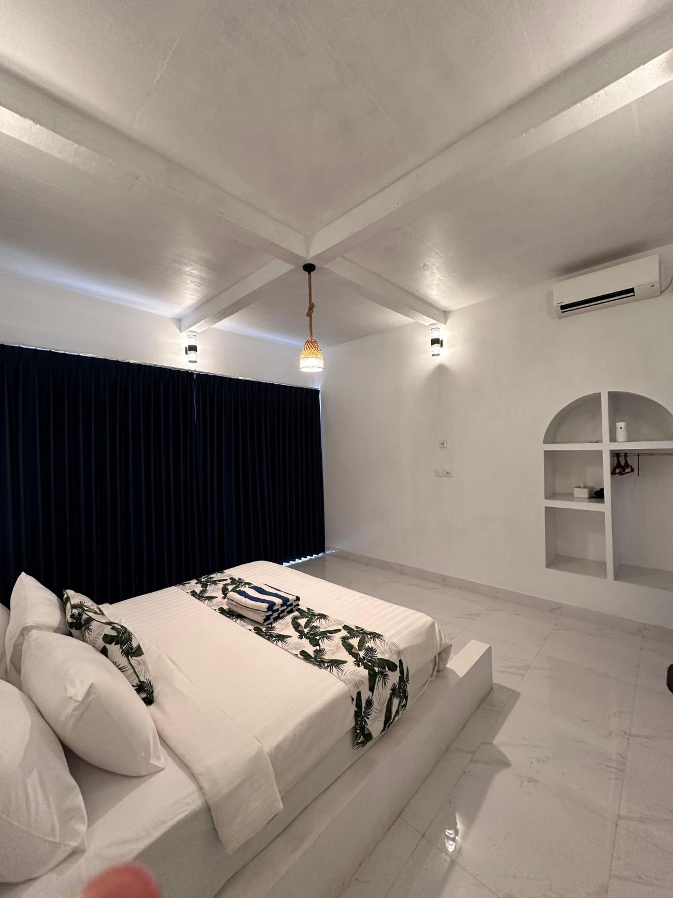 Deluxe Double Room with Balcony - Photo 7
