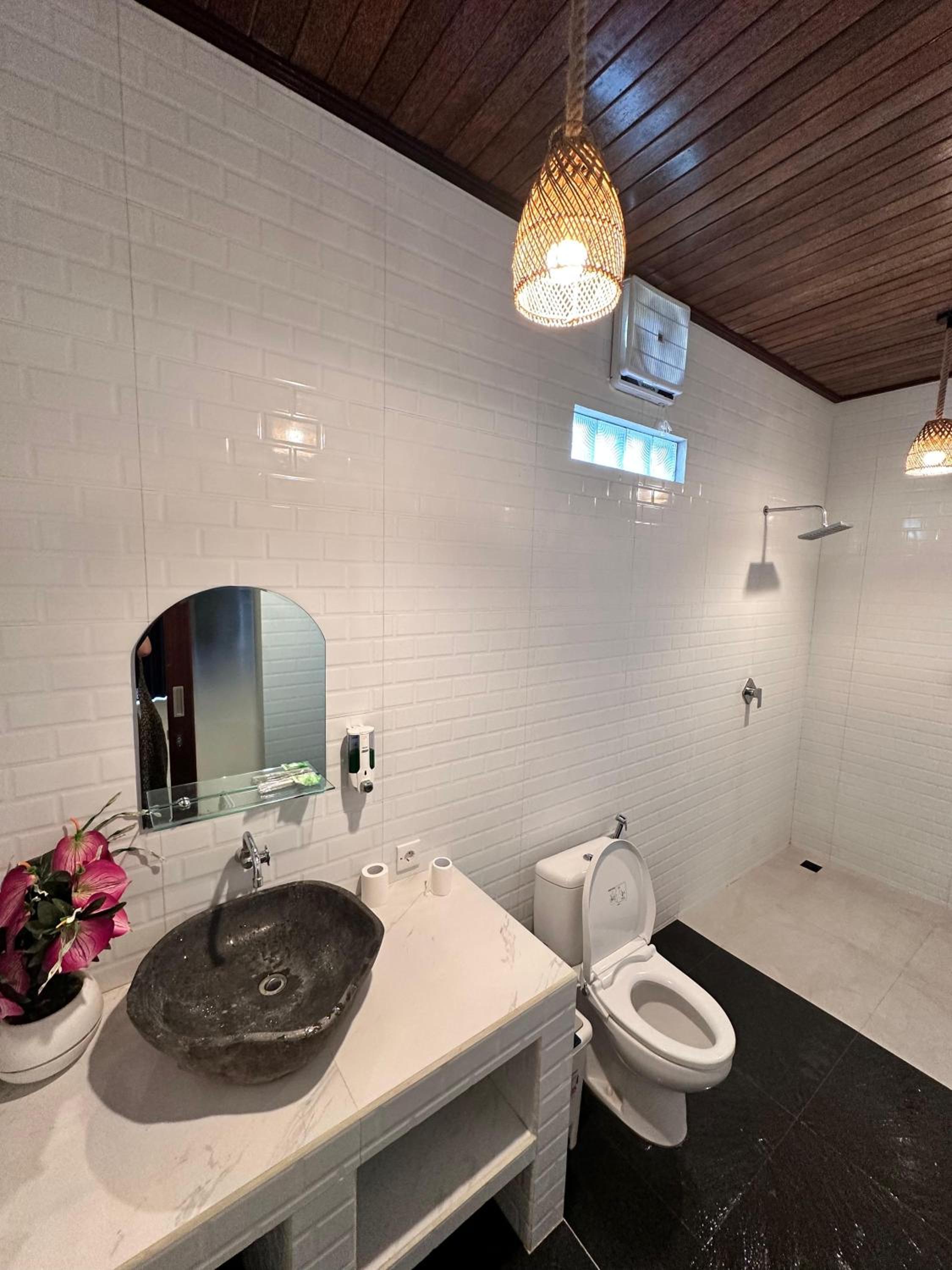 Deluxe Double Room with Balcony - Photo 10