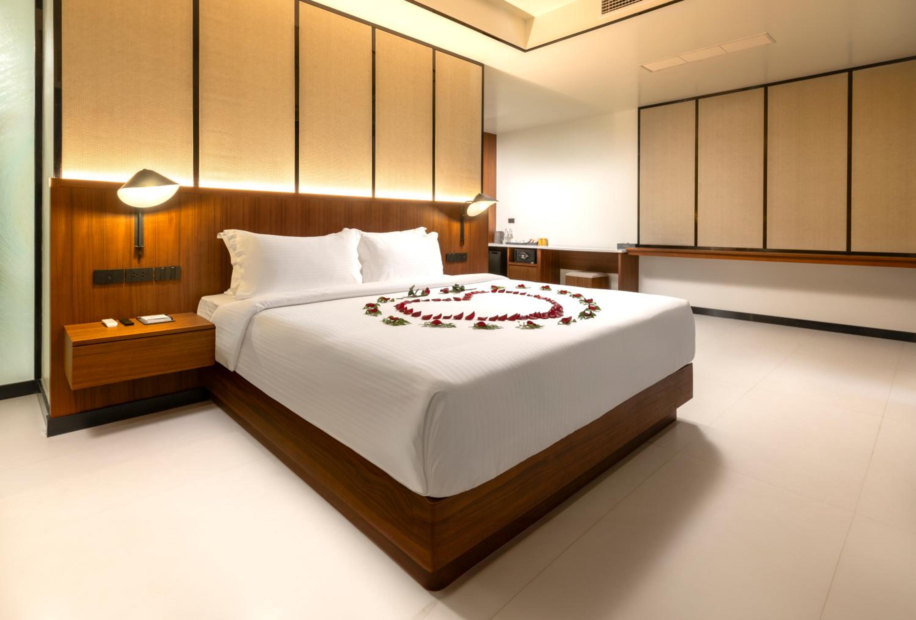 Large Double Room - Photo 1