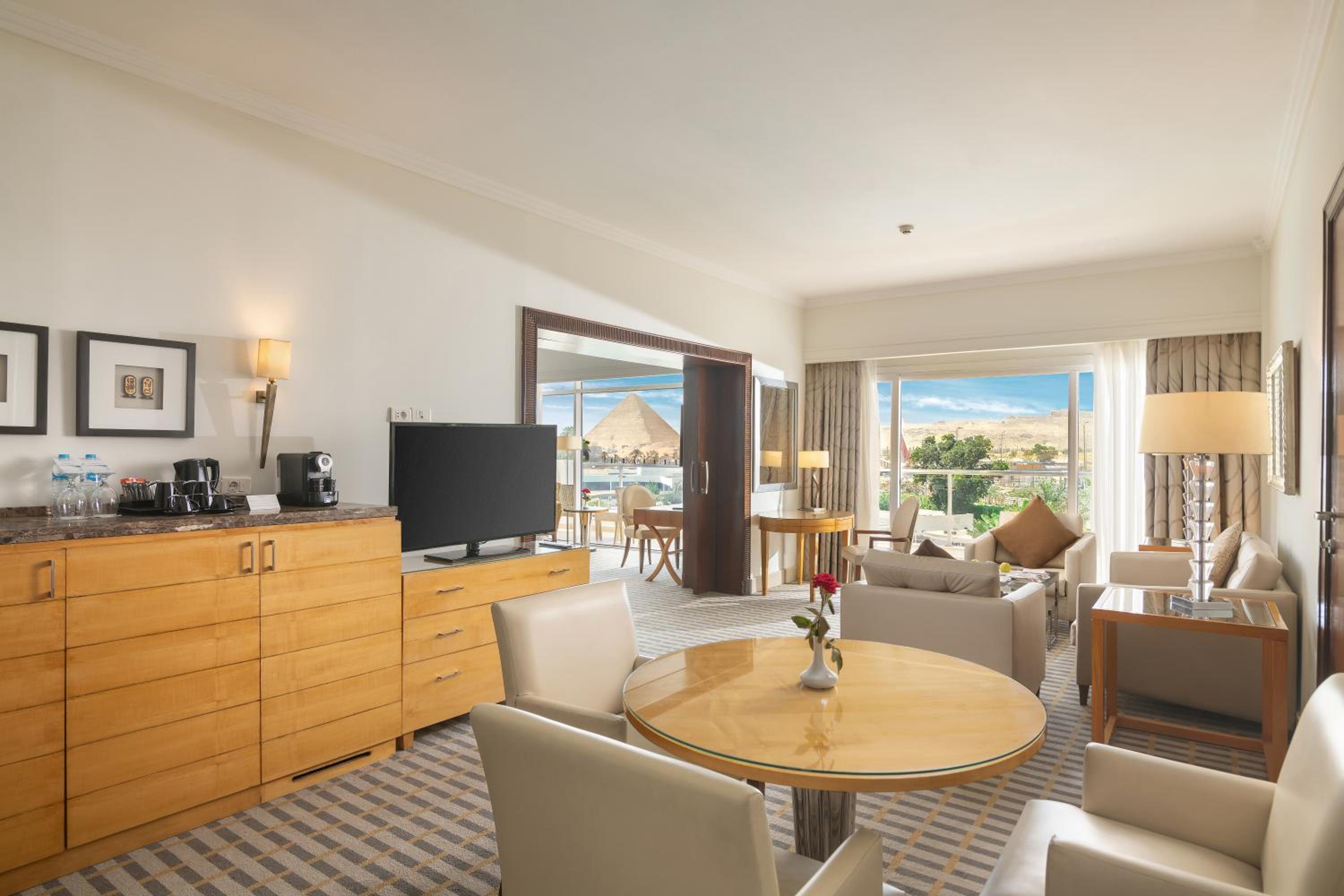 Executive Suite - Photo 11