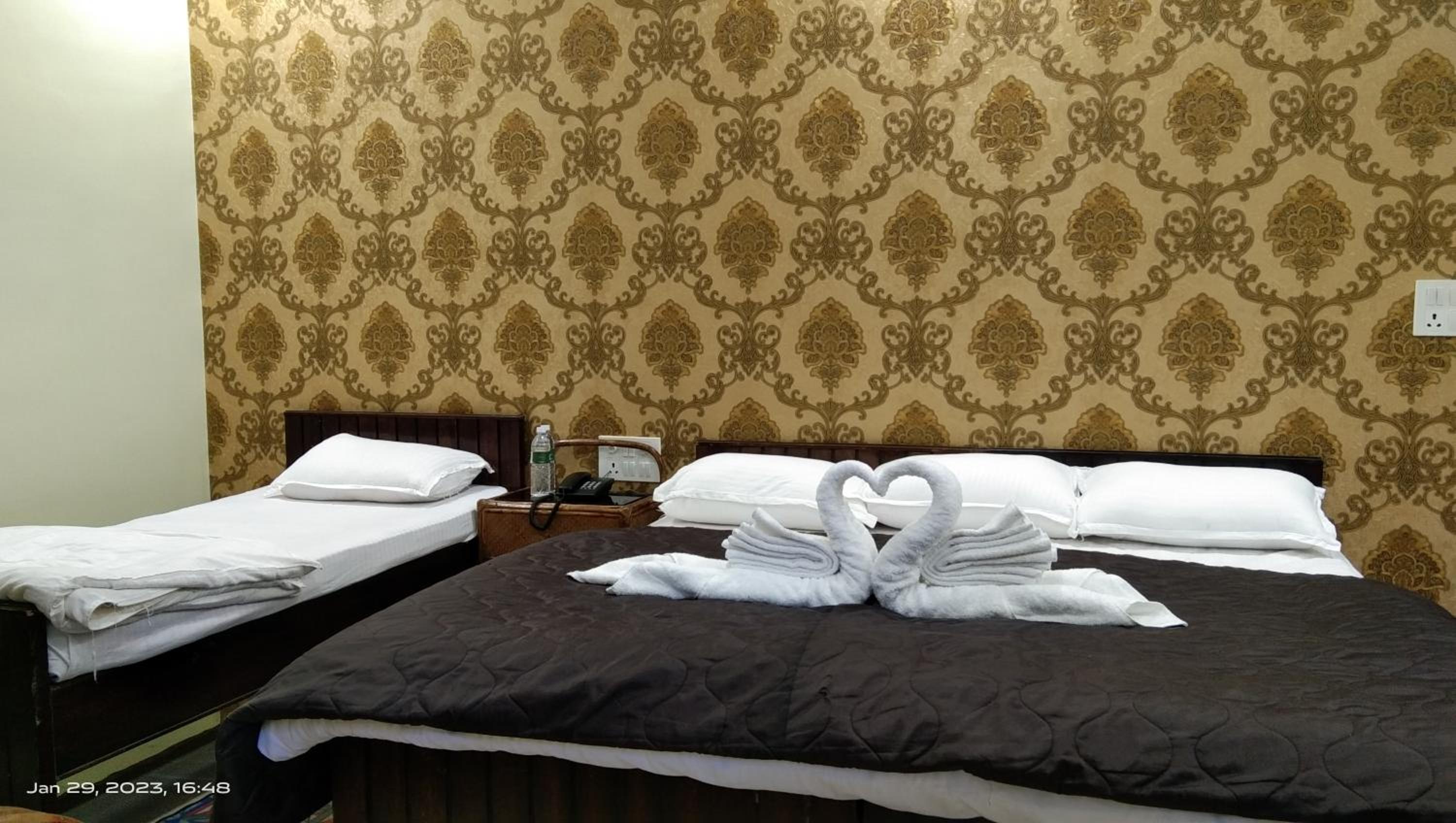 Deluxe Room (2 Adults + 1 Child) photo 2