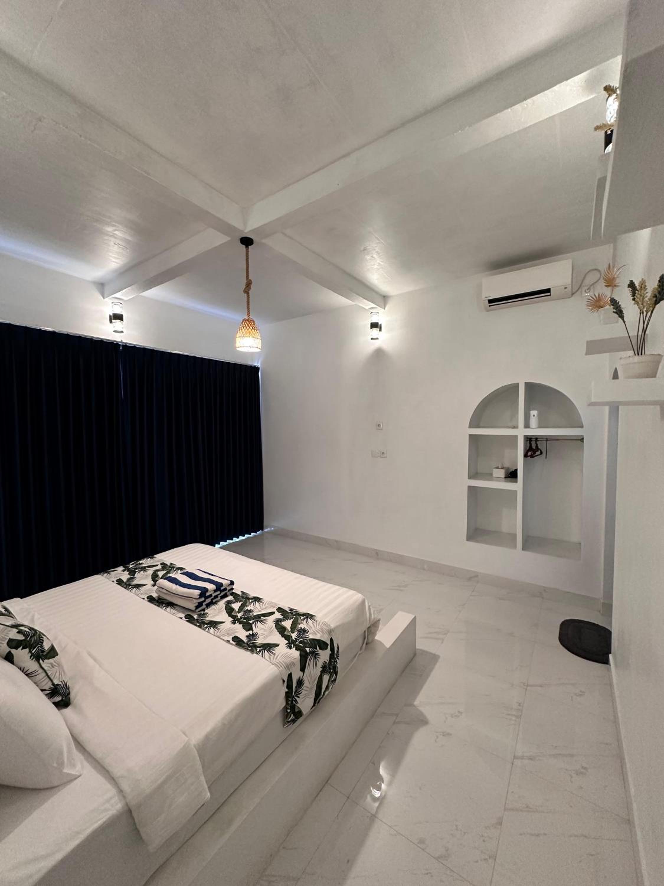 Deluxe Double Room with Balcony - Photo 5