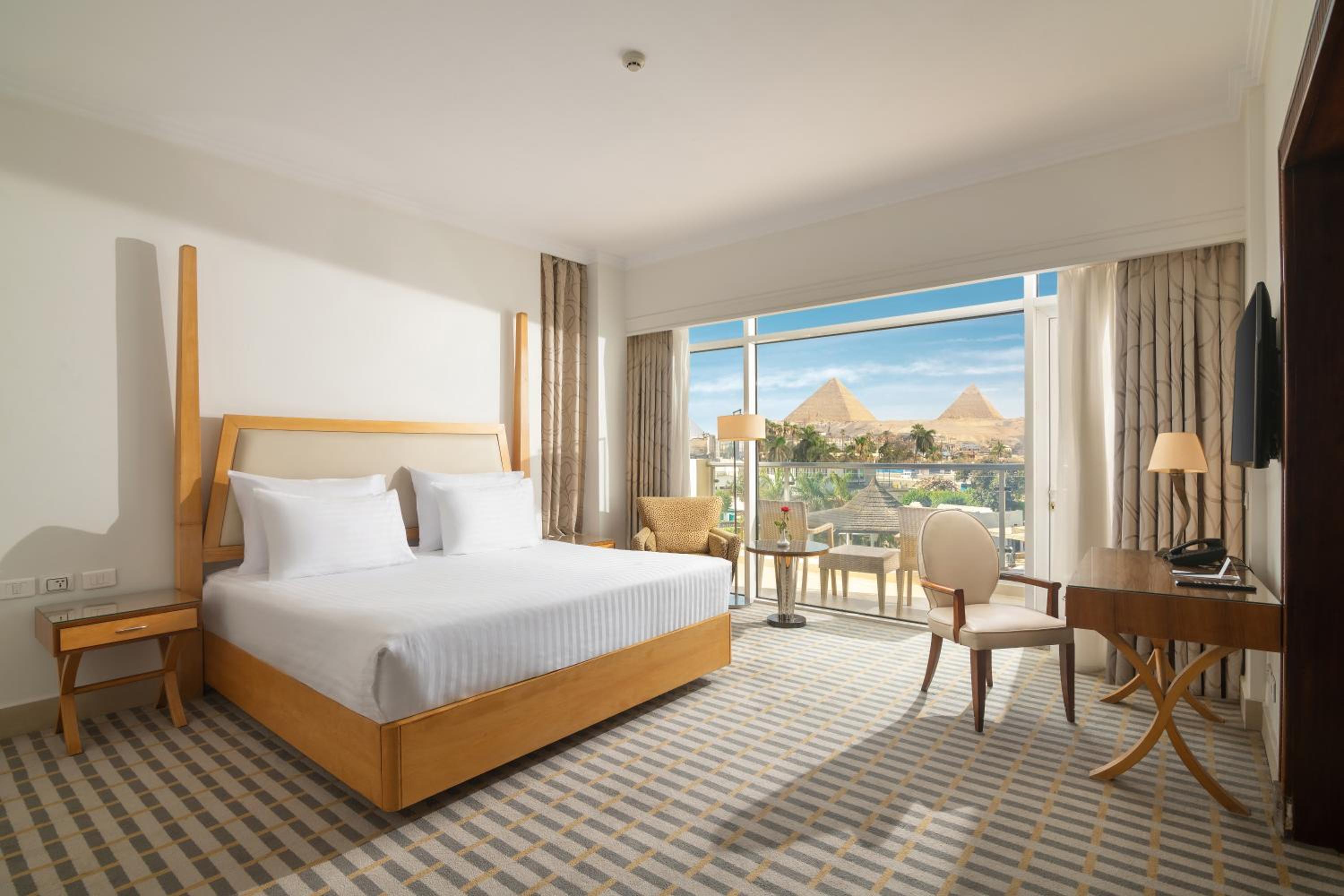Executive Suite - Photo 12