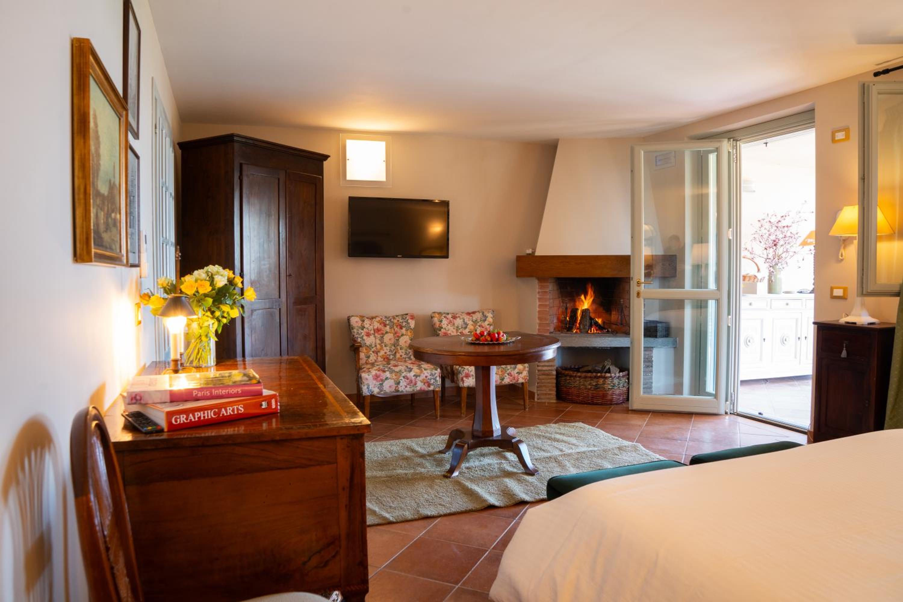 Double Room with Patio - Photo 1