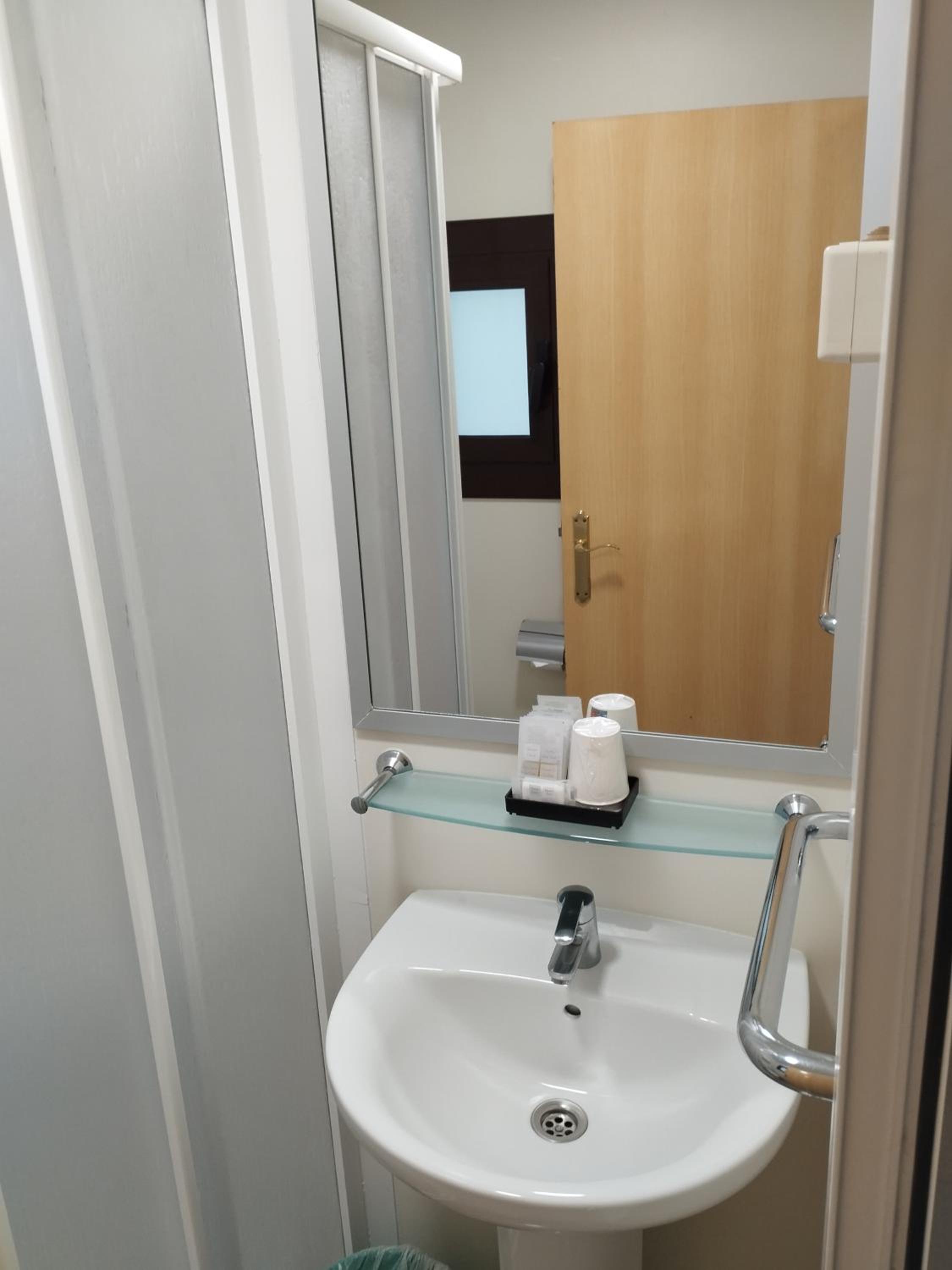 Twin Room with Balcony photo 2