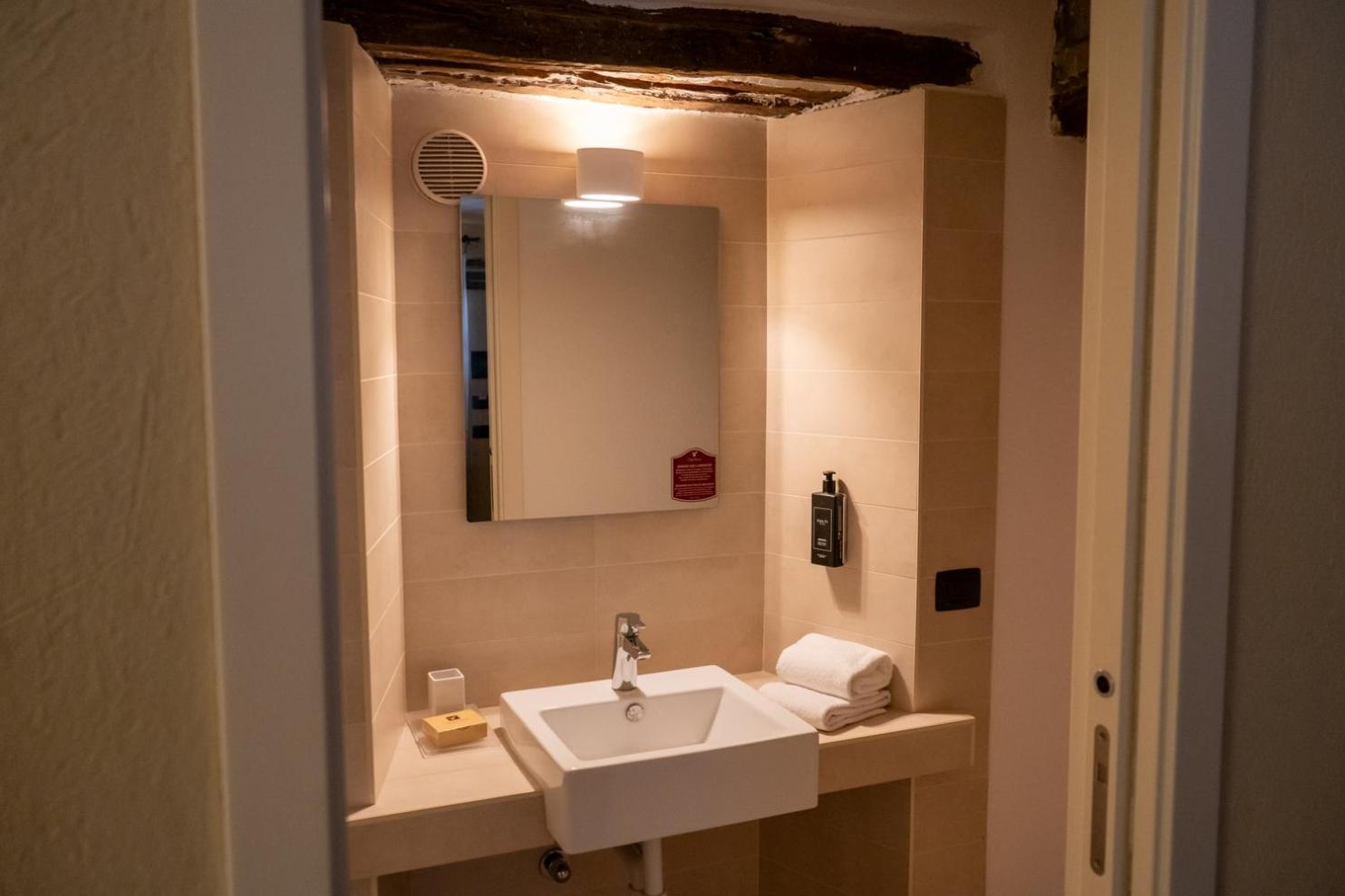 Double Room - Photo 2