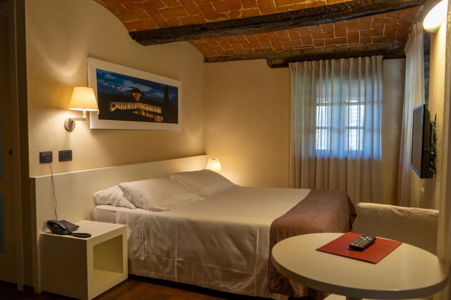 Double Room - Photo 5