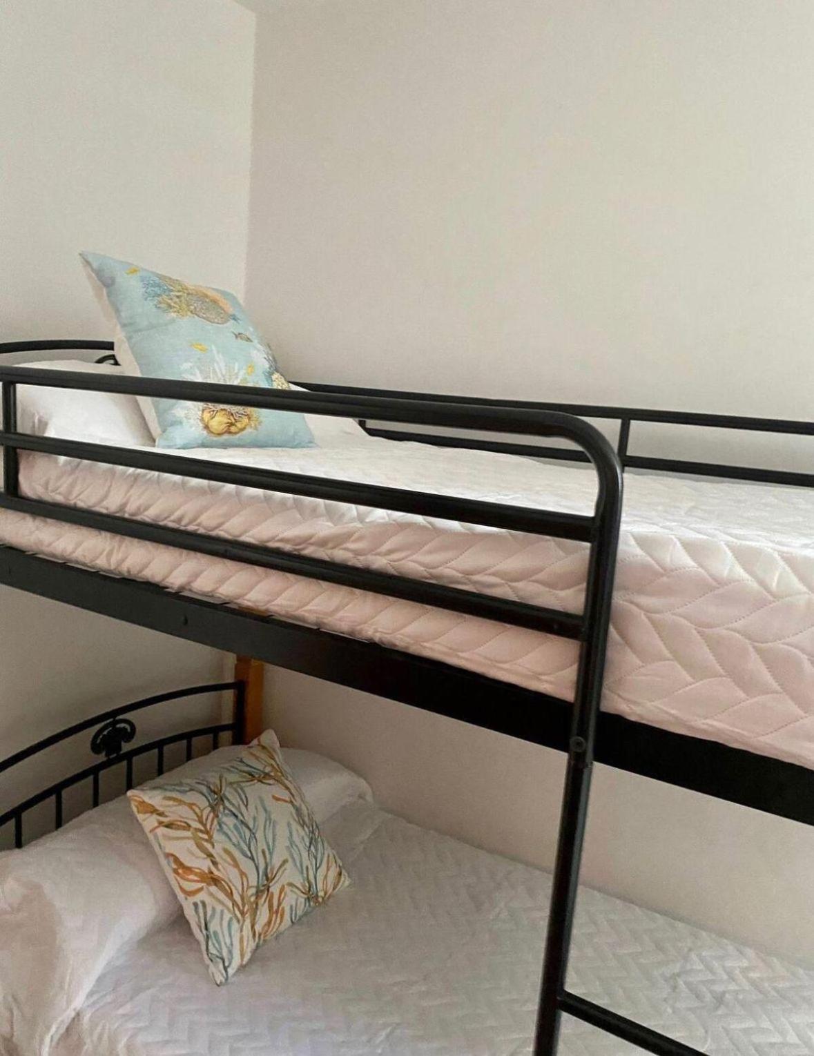 Apartamento de Dos Dormitorios con Vista a la Piscina