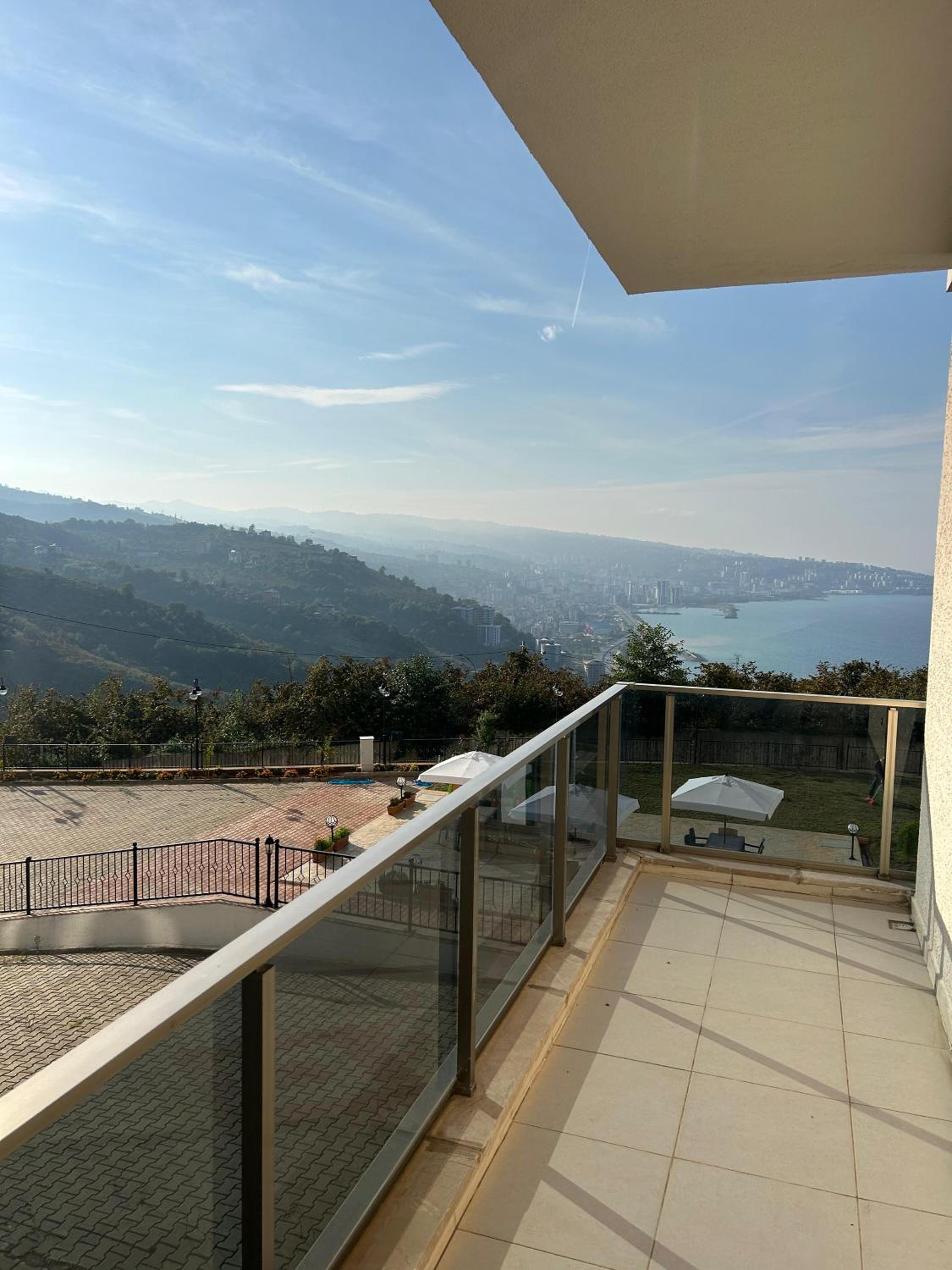 Apartment With Sea View photo 2