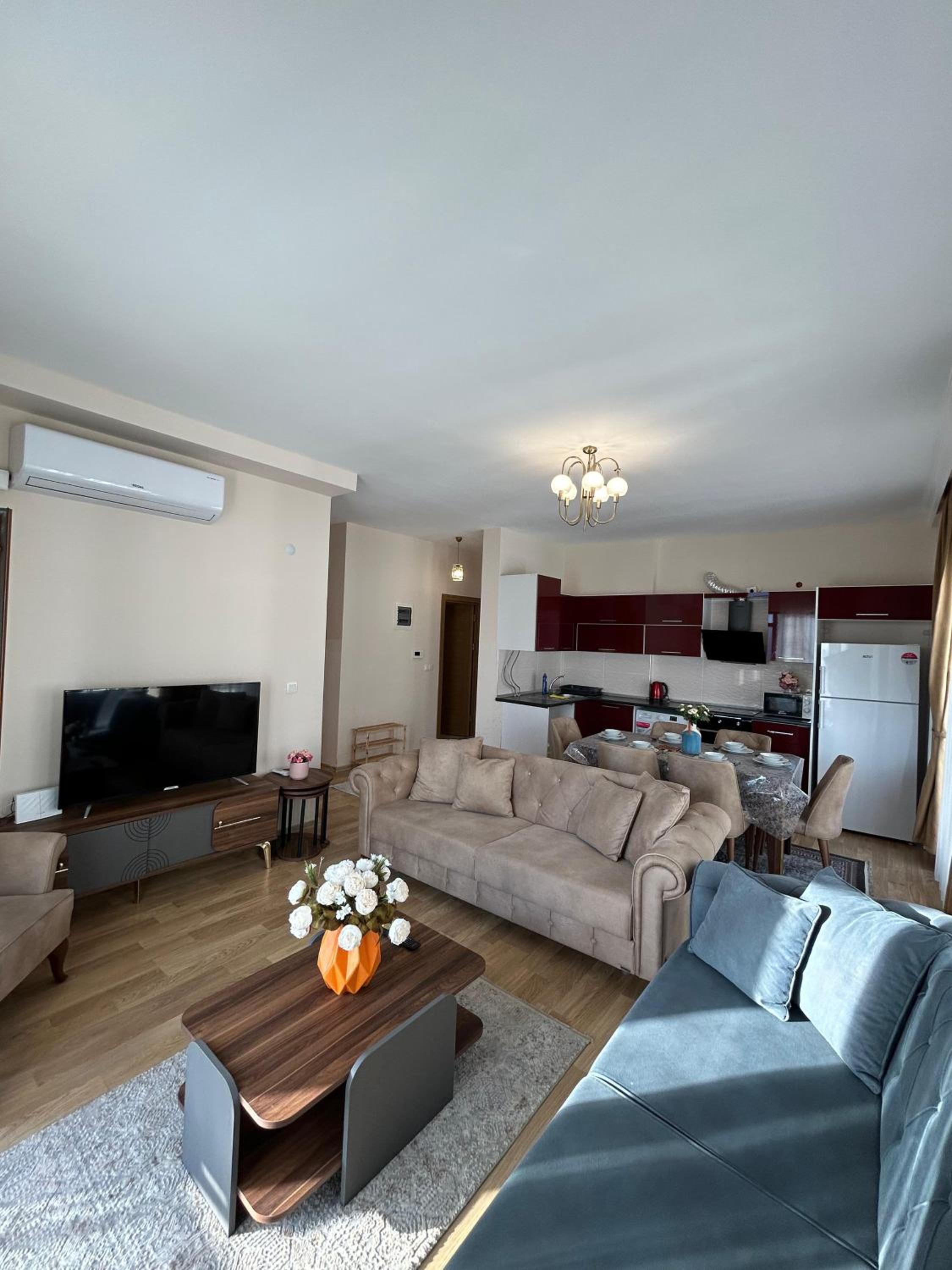 Apartment photo 2