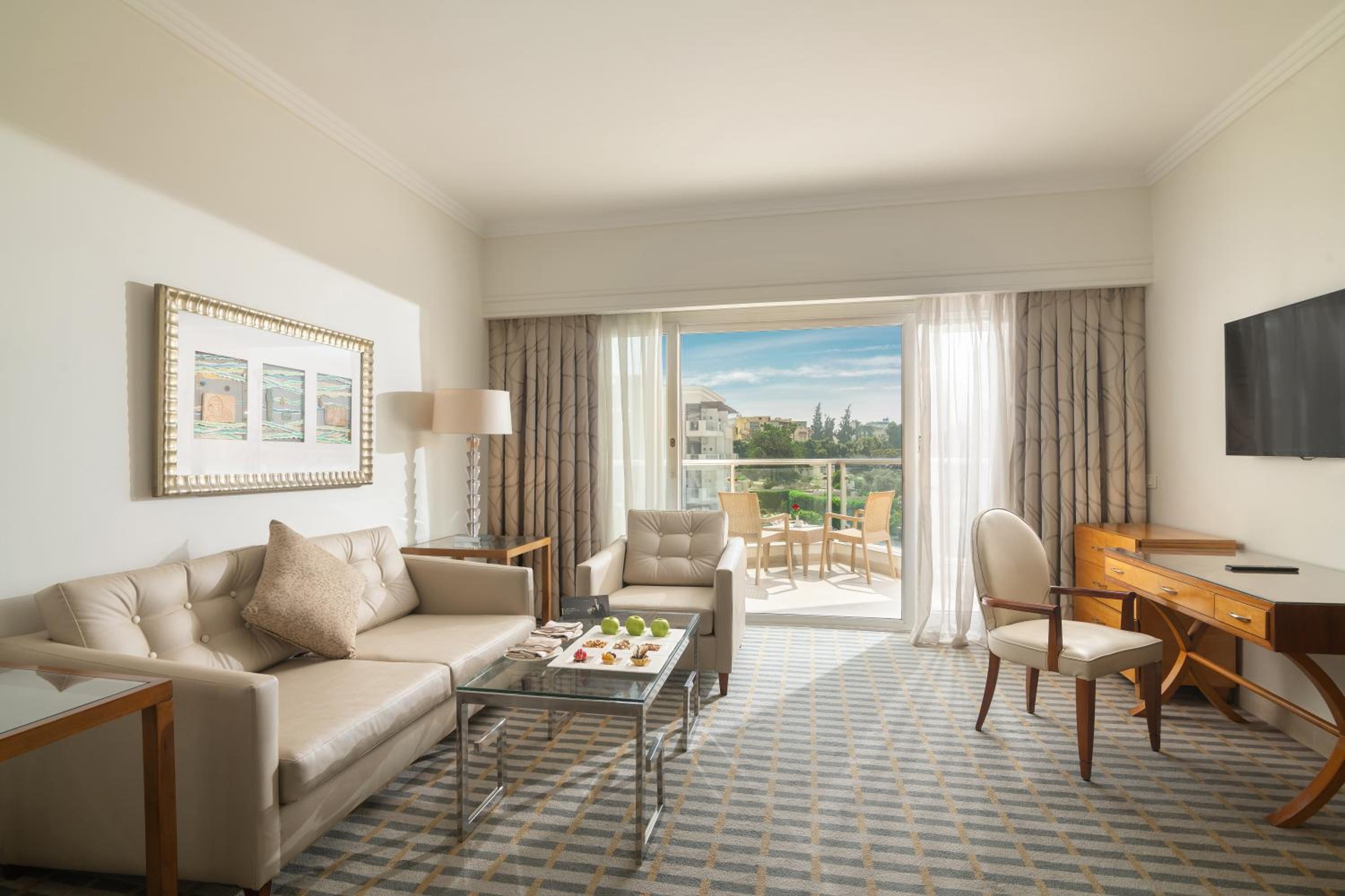 Deluxe Suite - Pyramid View - Photo 11