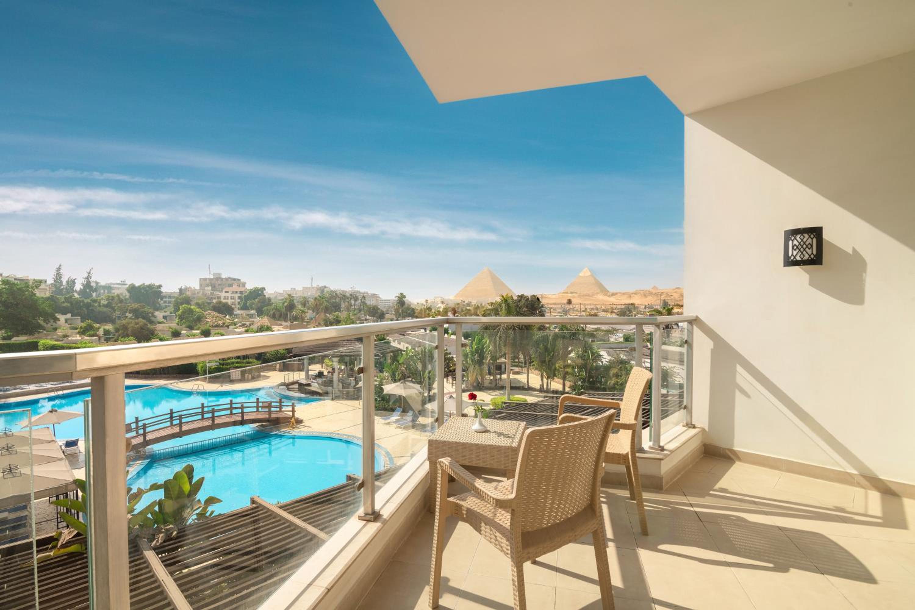 Deluxe Suite - Pyramid View - Photo 12