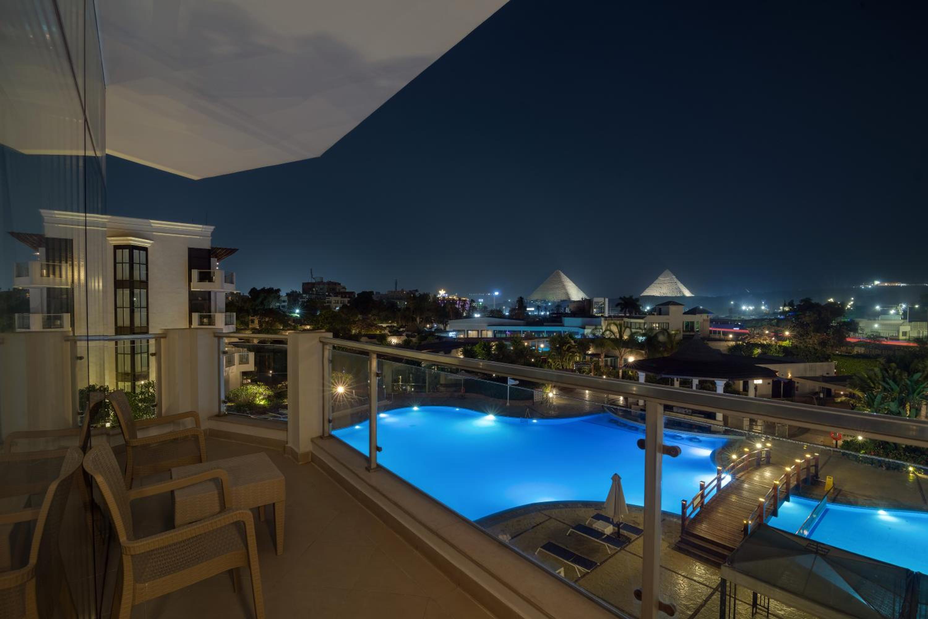 Deluxe Suite - Pyramid View - Photo 13