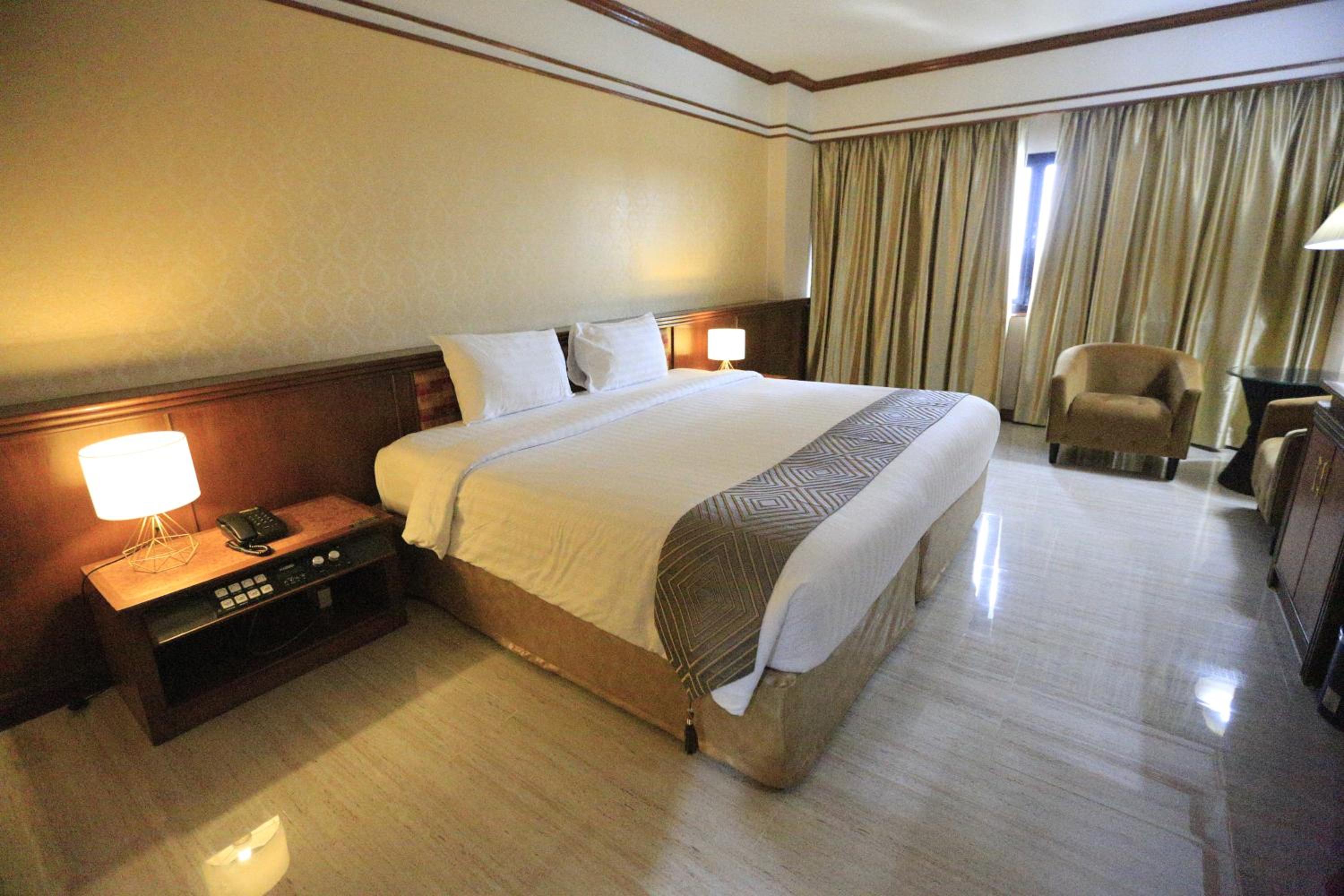 Deluxe Double Room with One Double Bed and 2 Adults Occupancy (Non Smoking) photo 3
