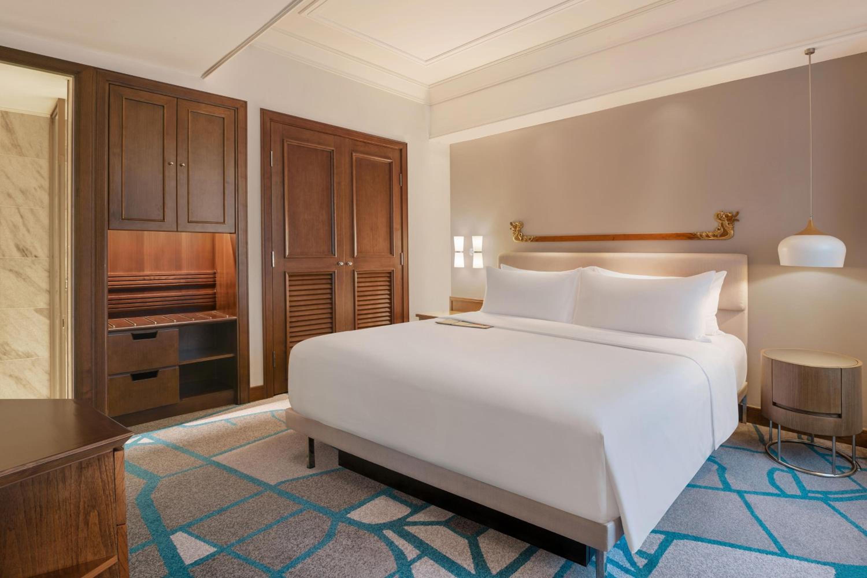 1 King Bed, Club Lounge Access, Deluxe Guest Room