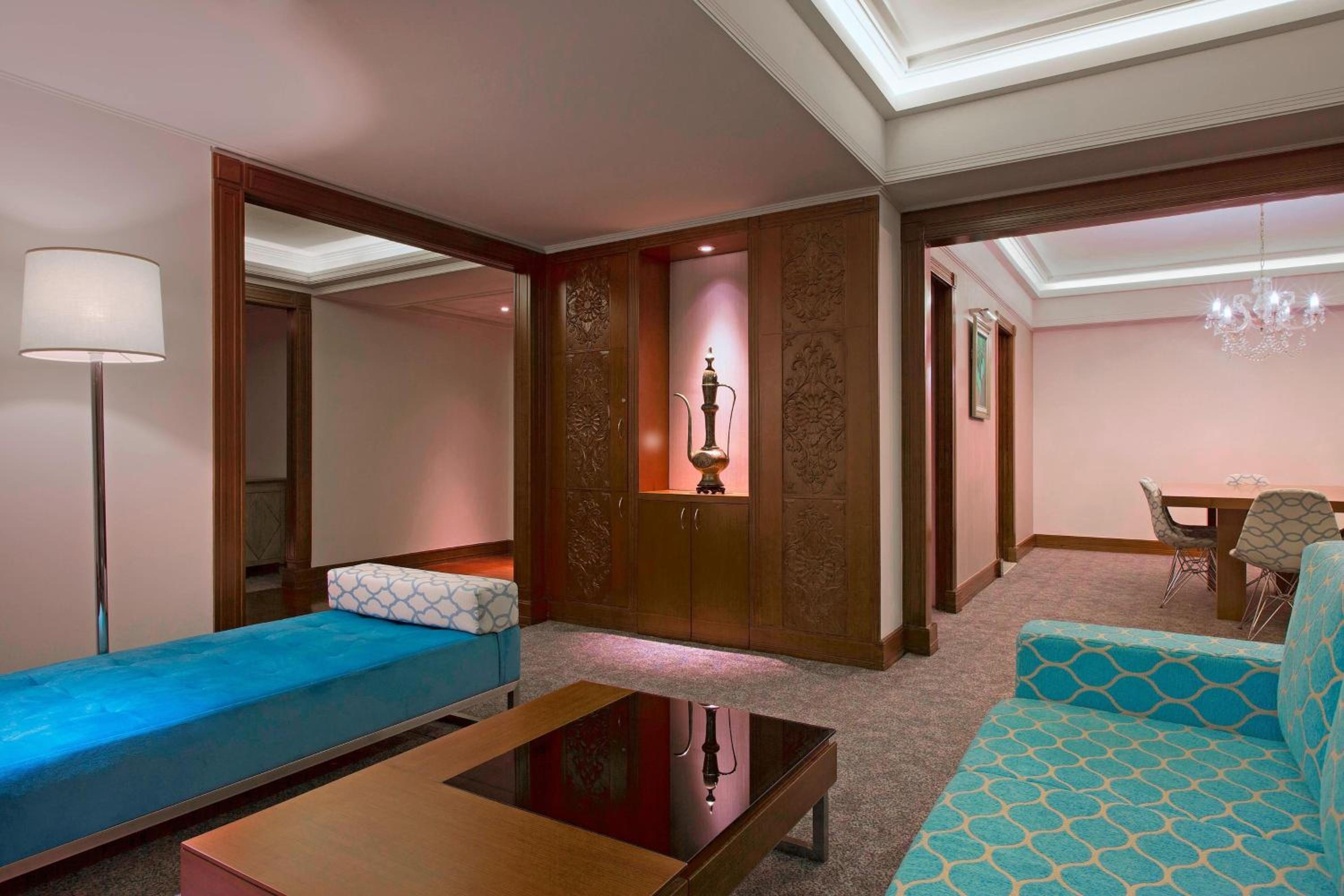 2 Twin/Single Beds, Club Lounge Access, Deluxe Guest Room