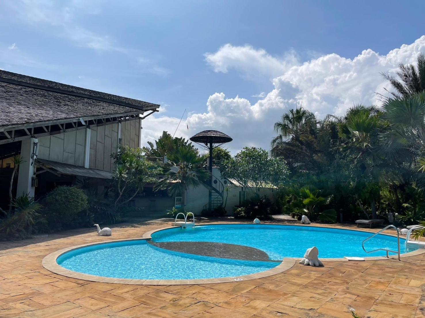 One-Bedroom Poolside photo 3