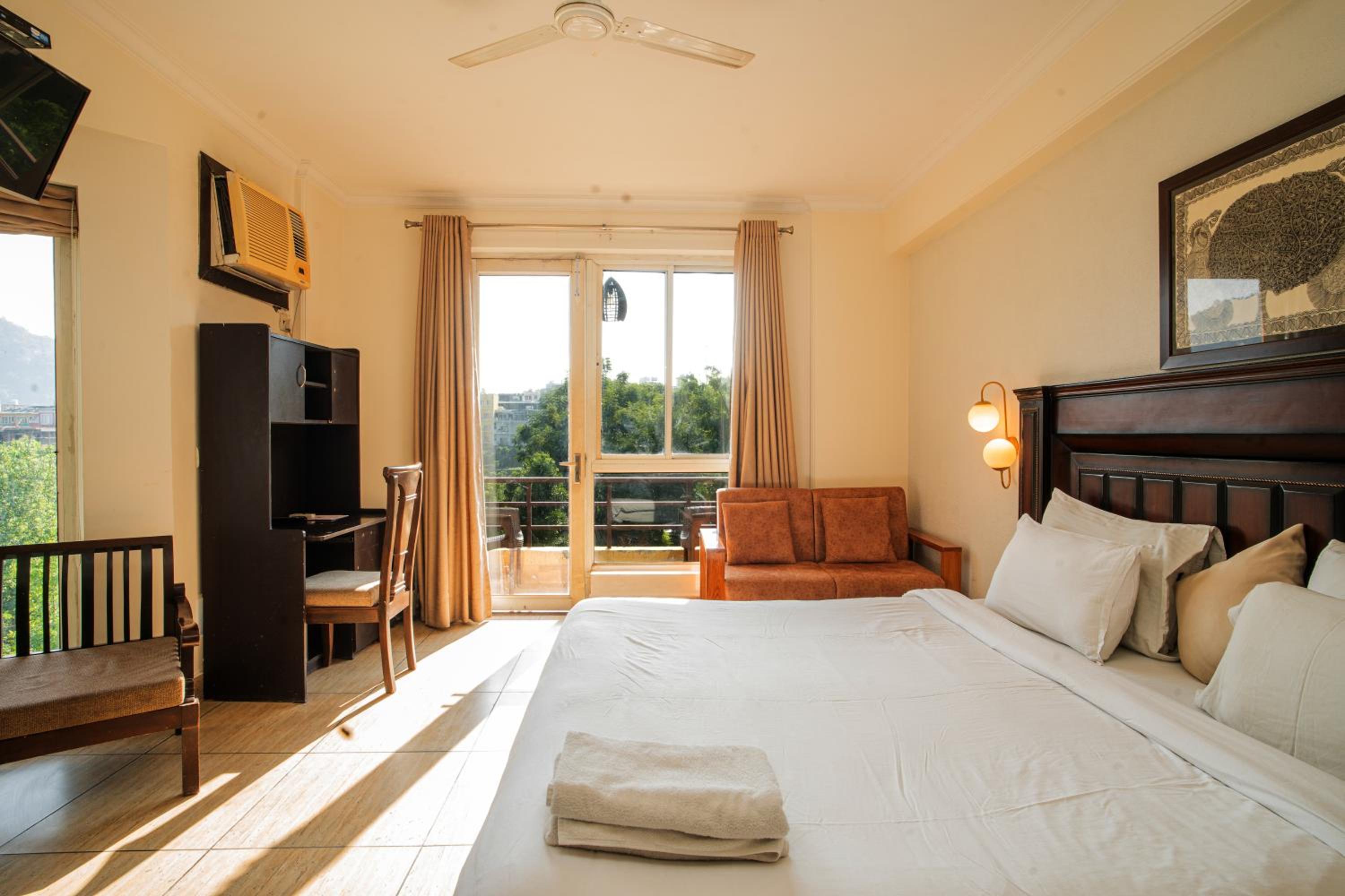 1 Bedroom Deluxe Apartment With Balcony