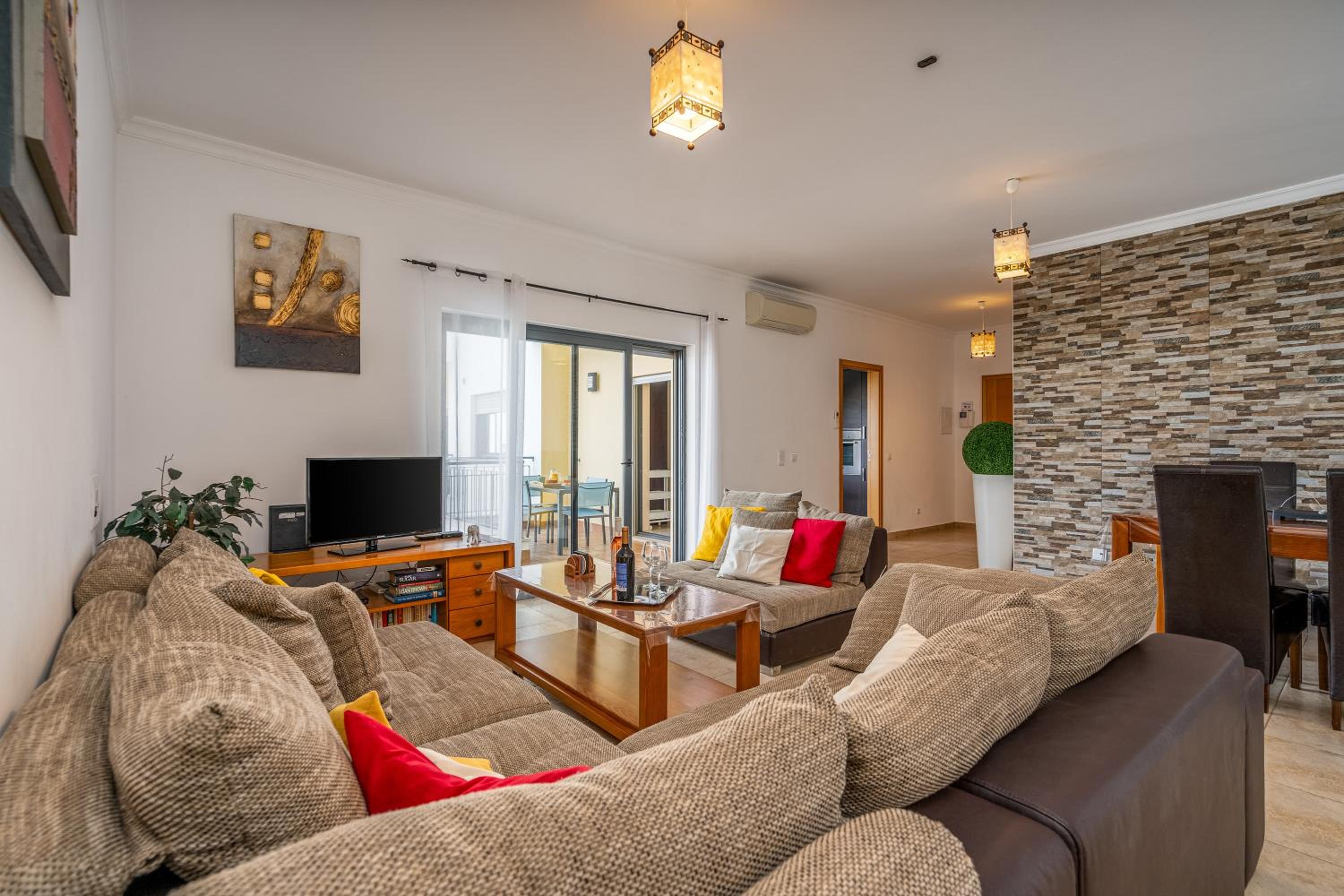 Two-Bedroom Deluxe Apartment with Balcony