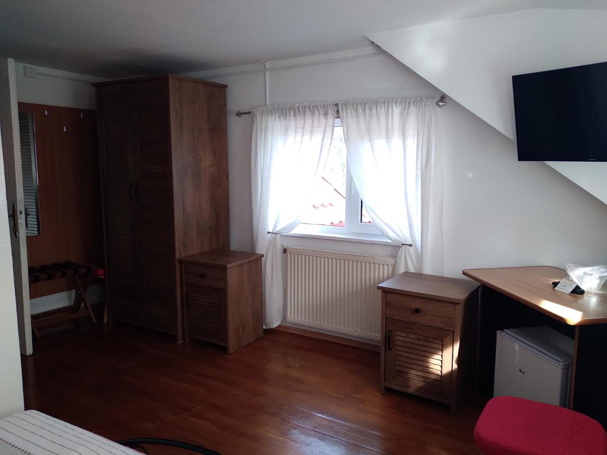 Double Room - Attic - Photo 12